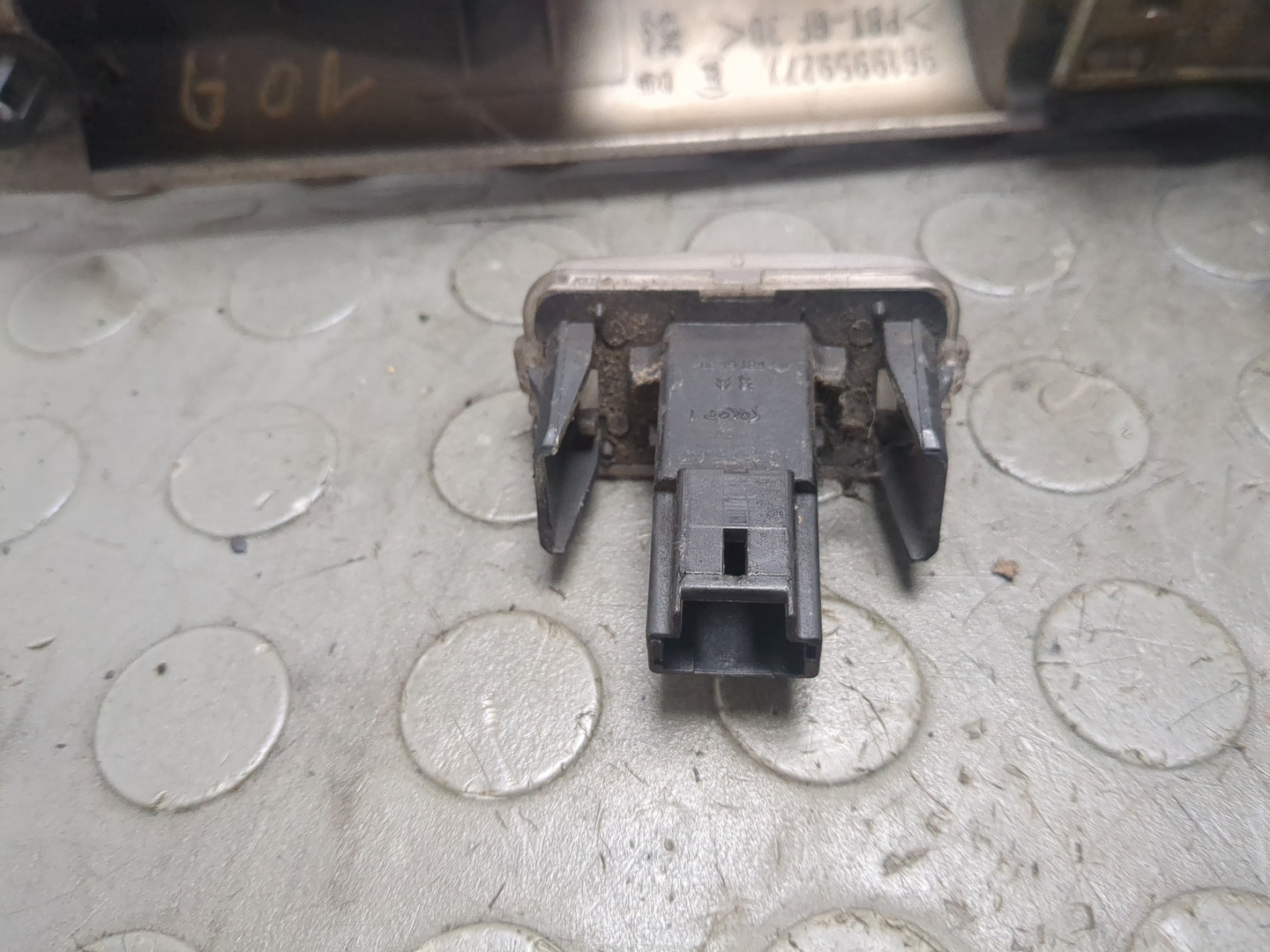 Фонарь подсветки номера