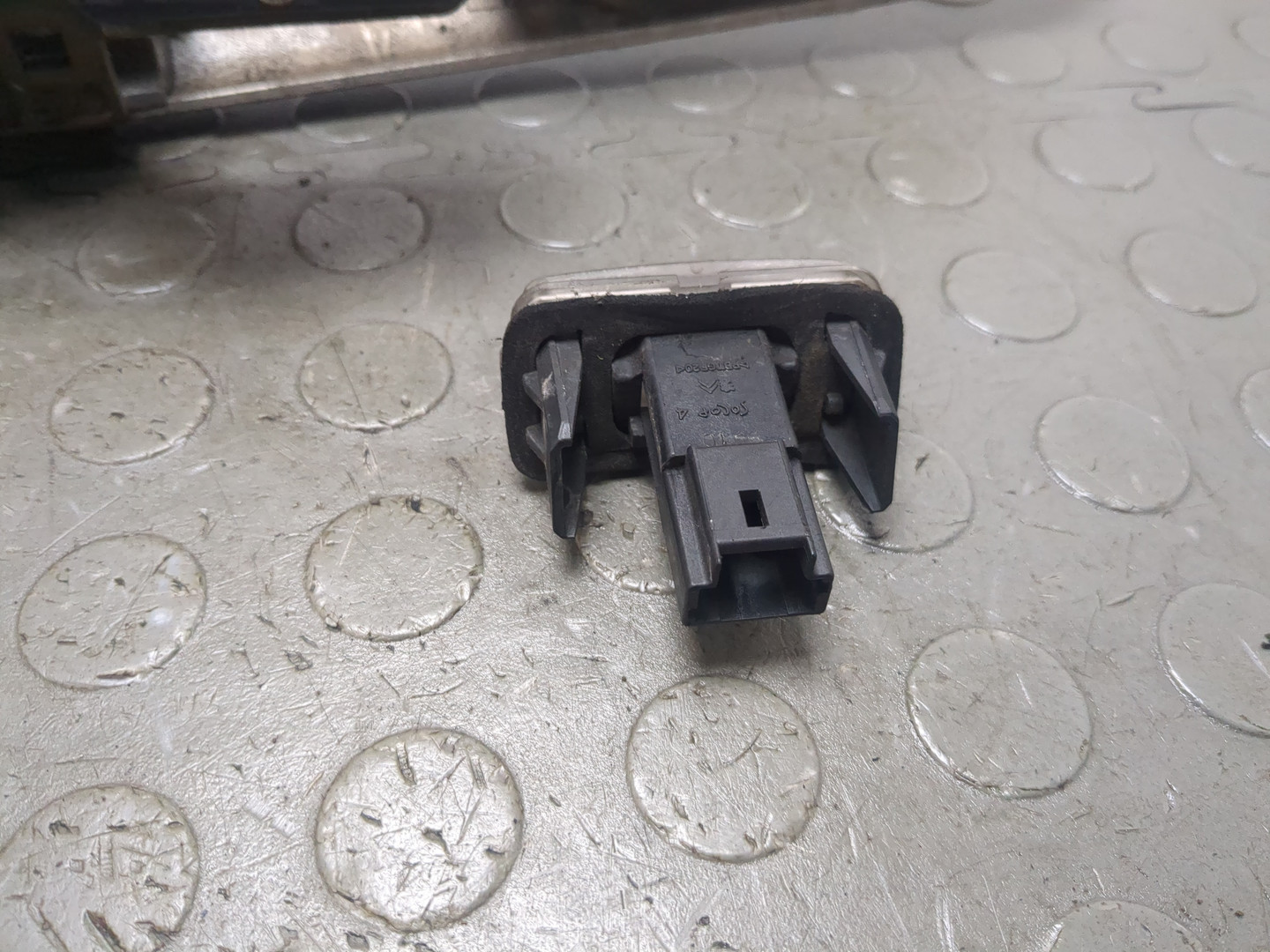 Фонарь подсветки номера