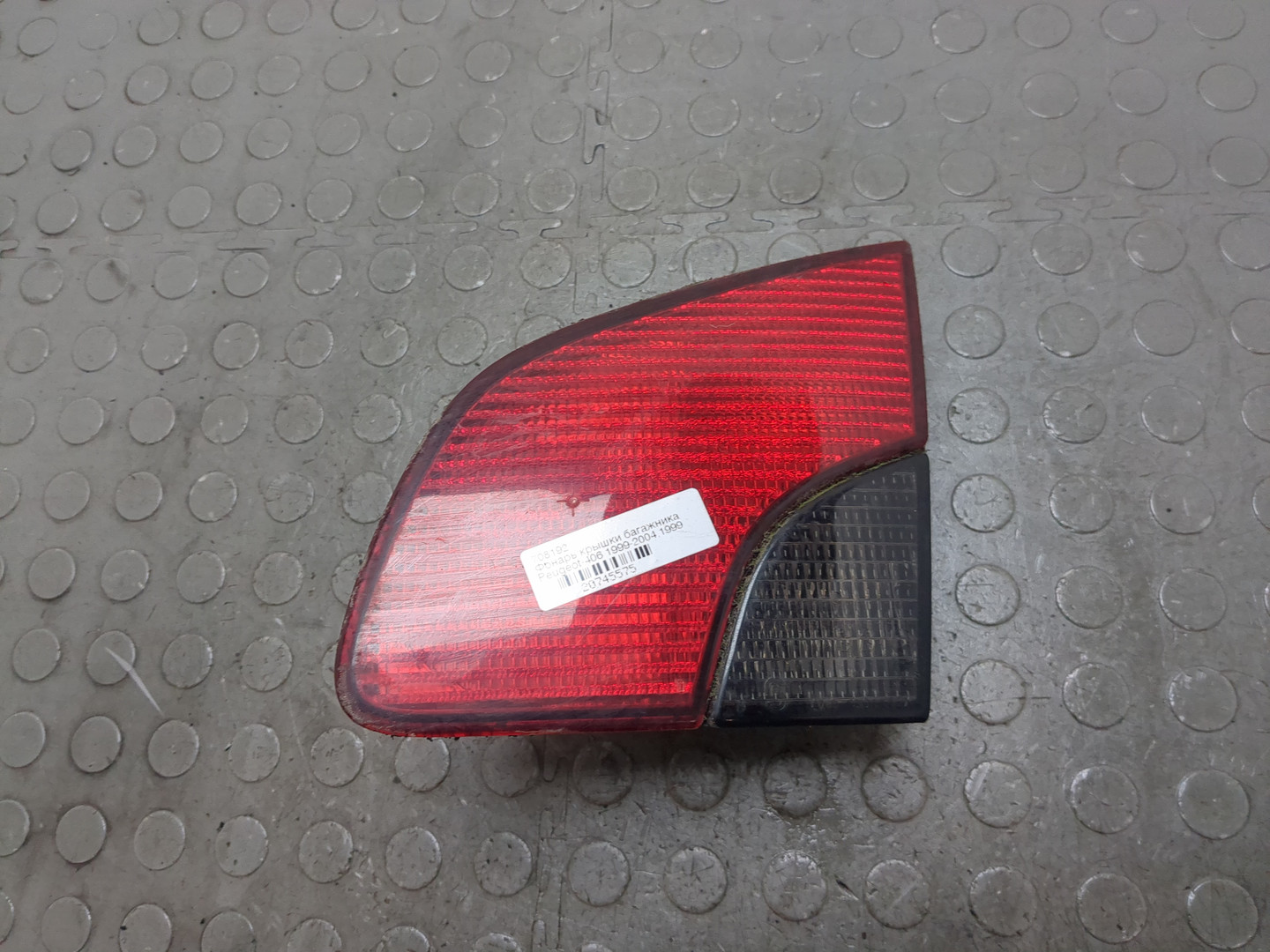 Фонарь задний внутренний правый