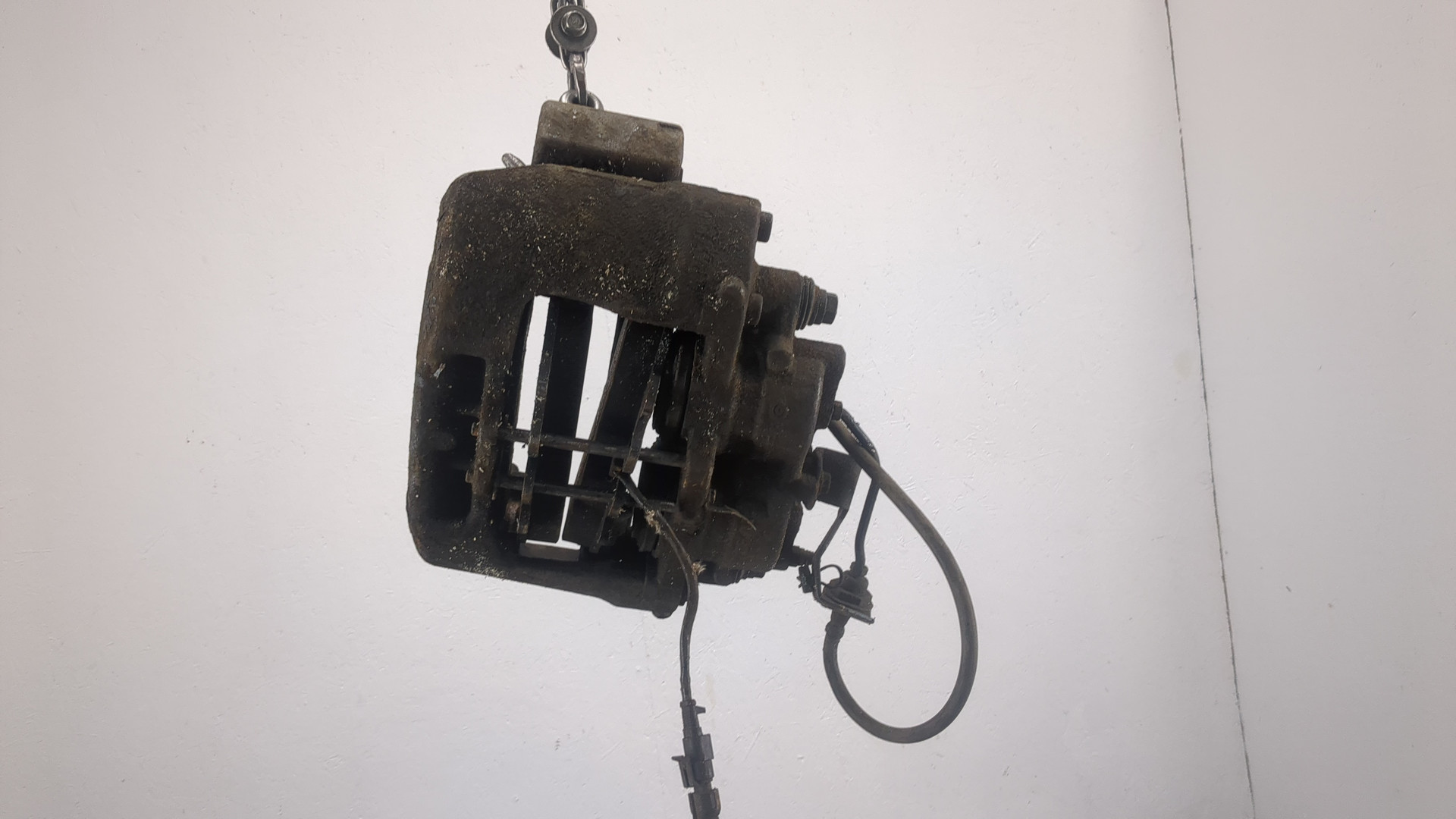 Суппорт передний левый