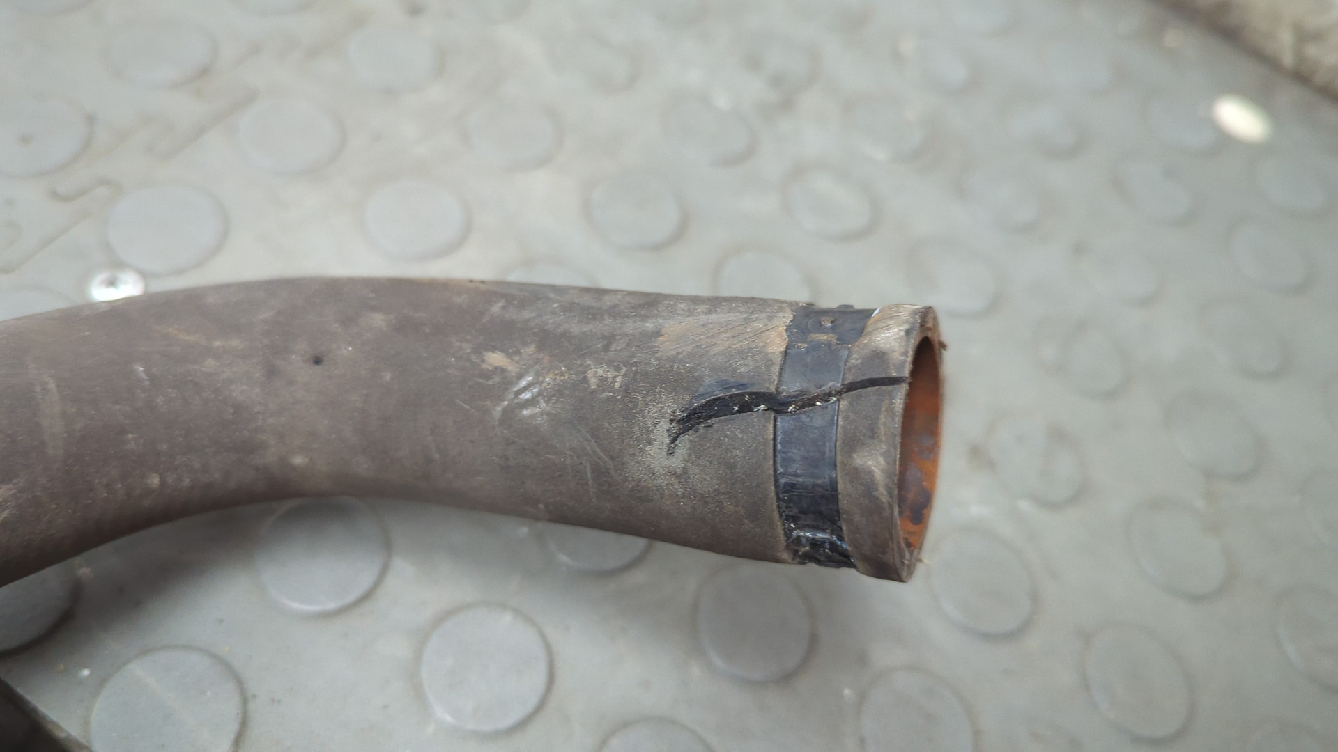 Трубка системы охлаждения