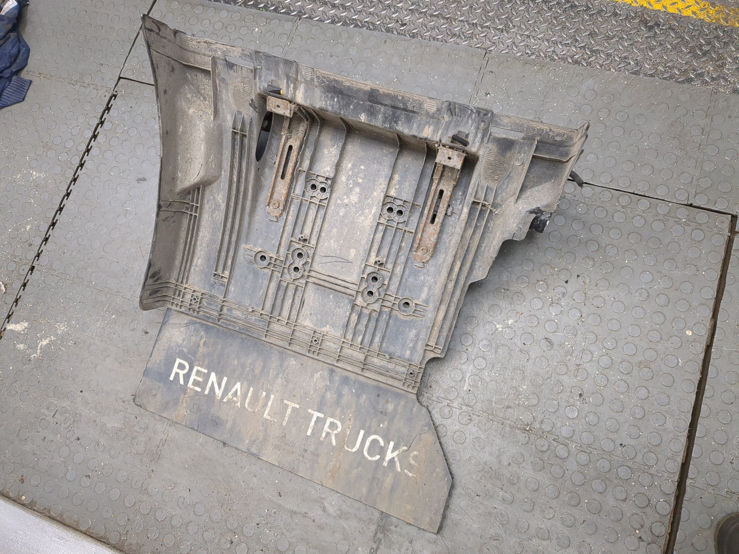 Крыло заднее левое