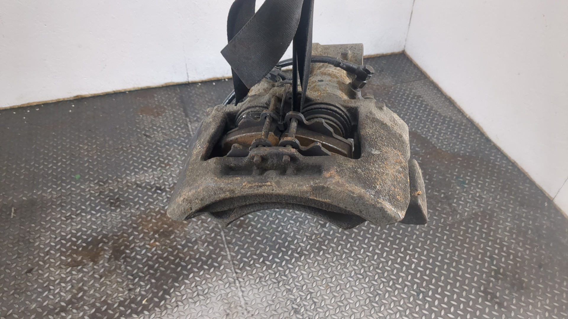 Суппорт задний правый