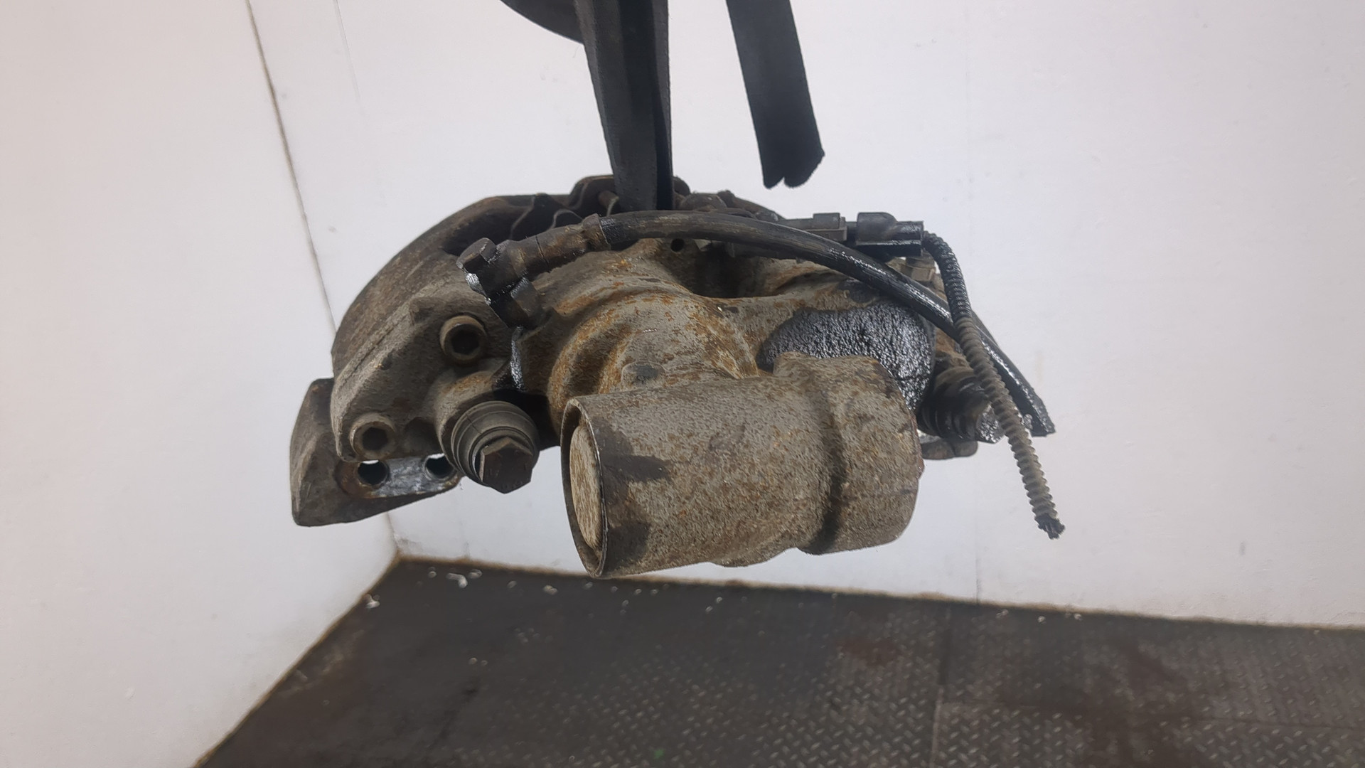 Суппорт задний правый