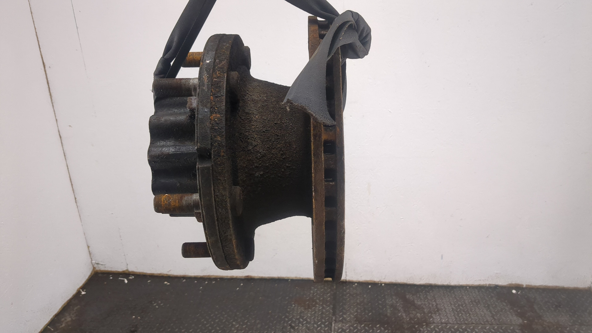 Кулак поворотный задний правый