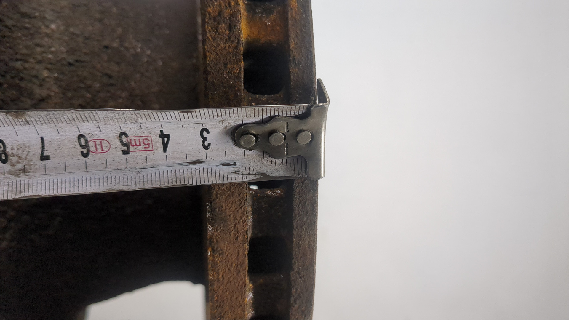 Кулак поворотный задний правый