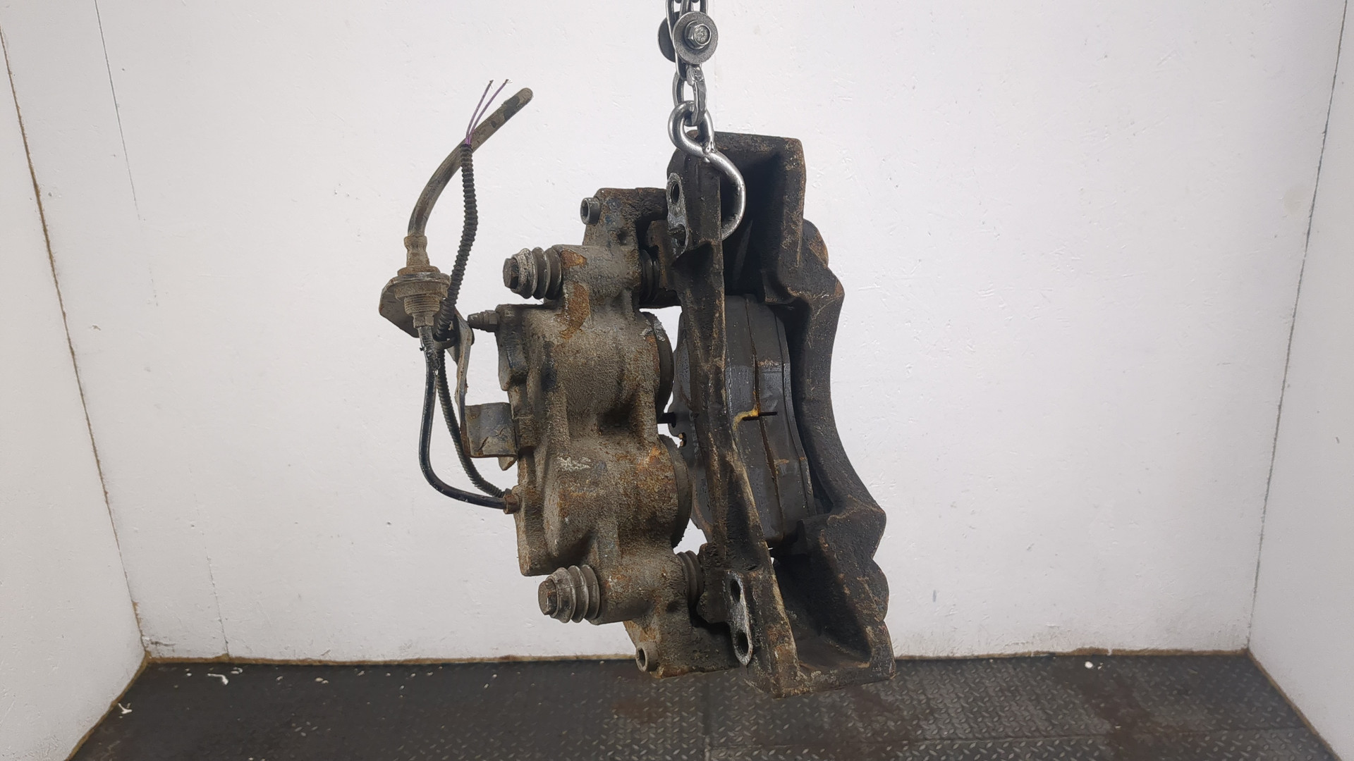 Суппорт передний правый