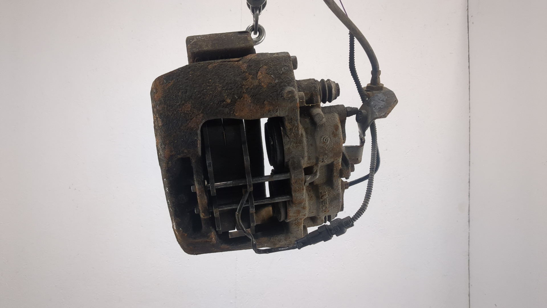 Суппорт передний правый