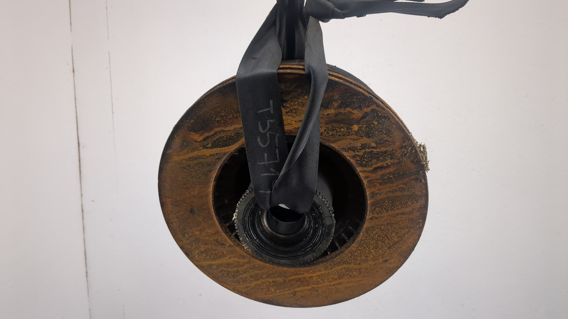 Кулак поворотный передний правый