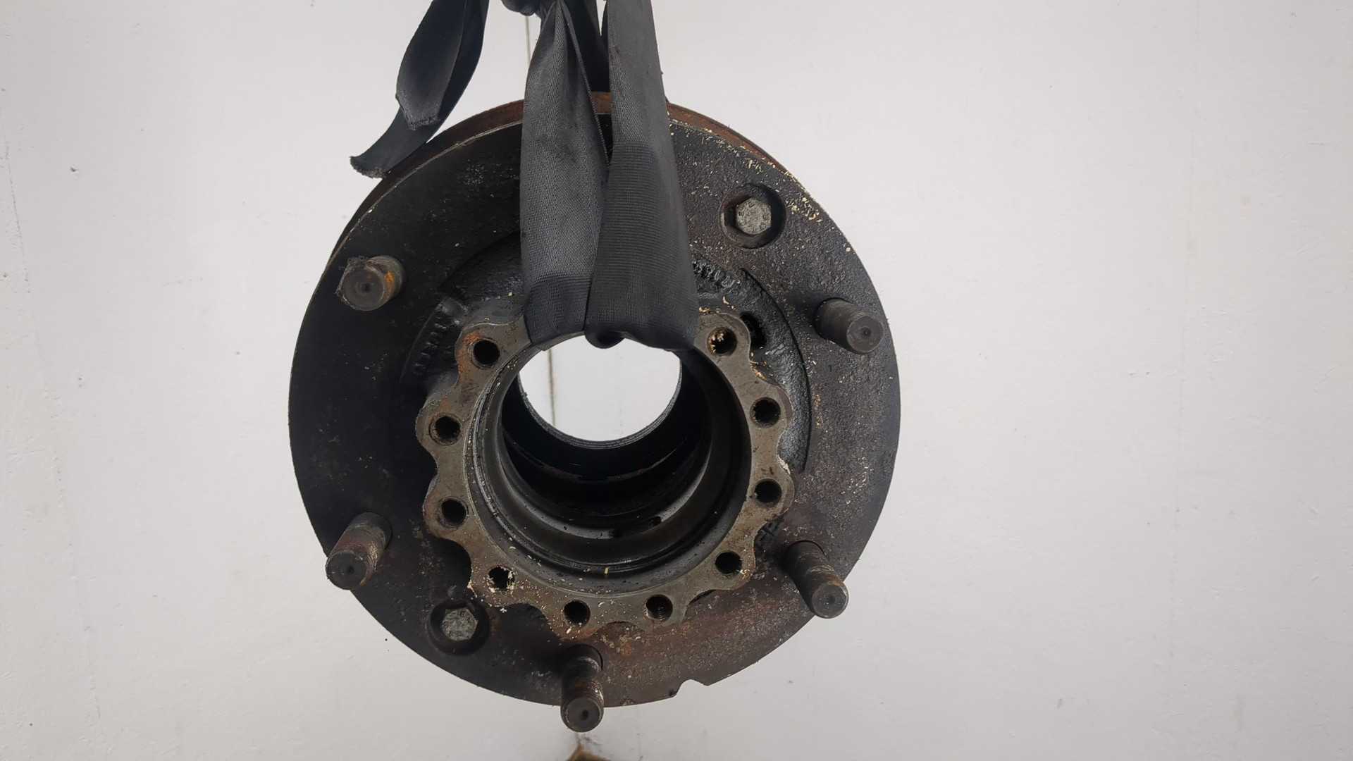 Кулак поворотный задний левый