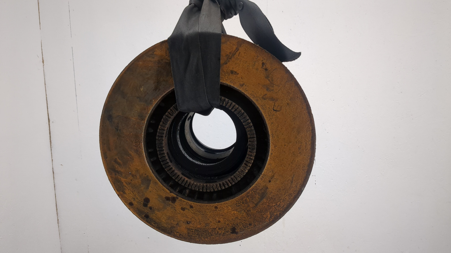 Кулак поворотный задний левый