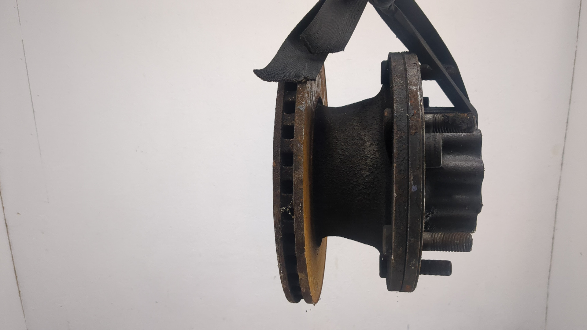 Кулак поворотный задний левый