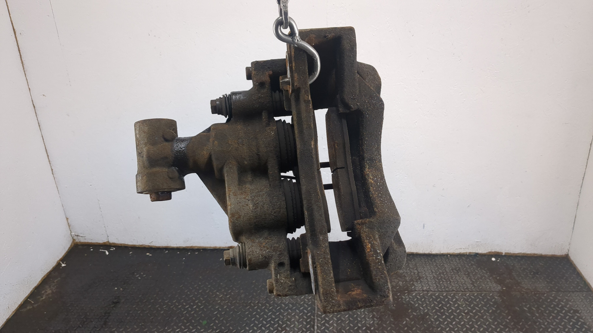 Суппорт задний левый