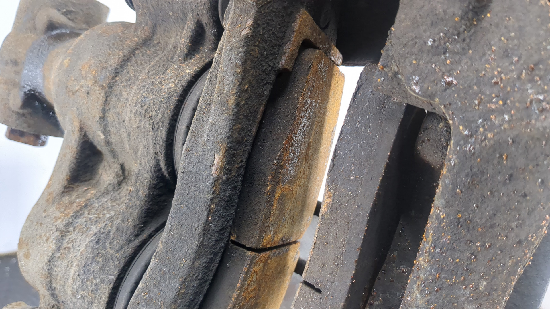 Суппорт задний левый