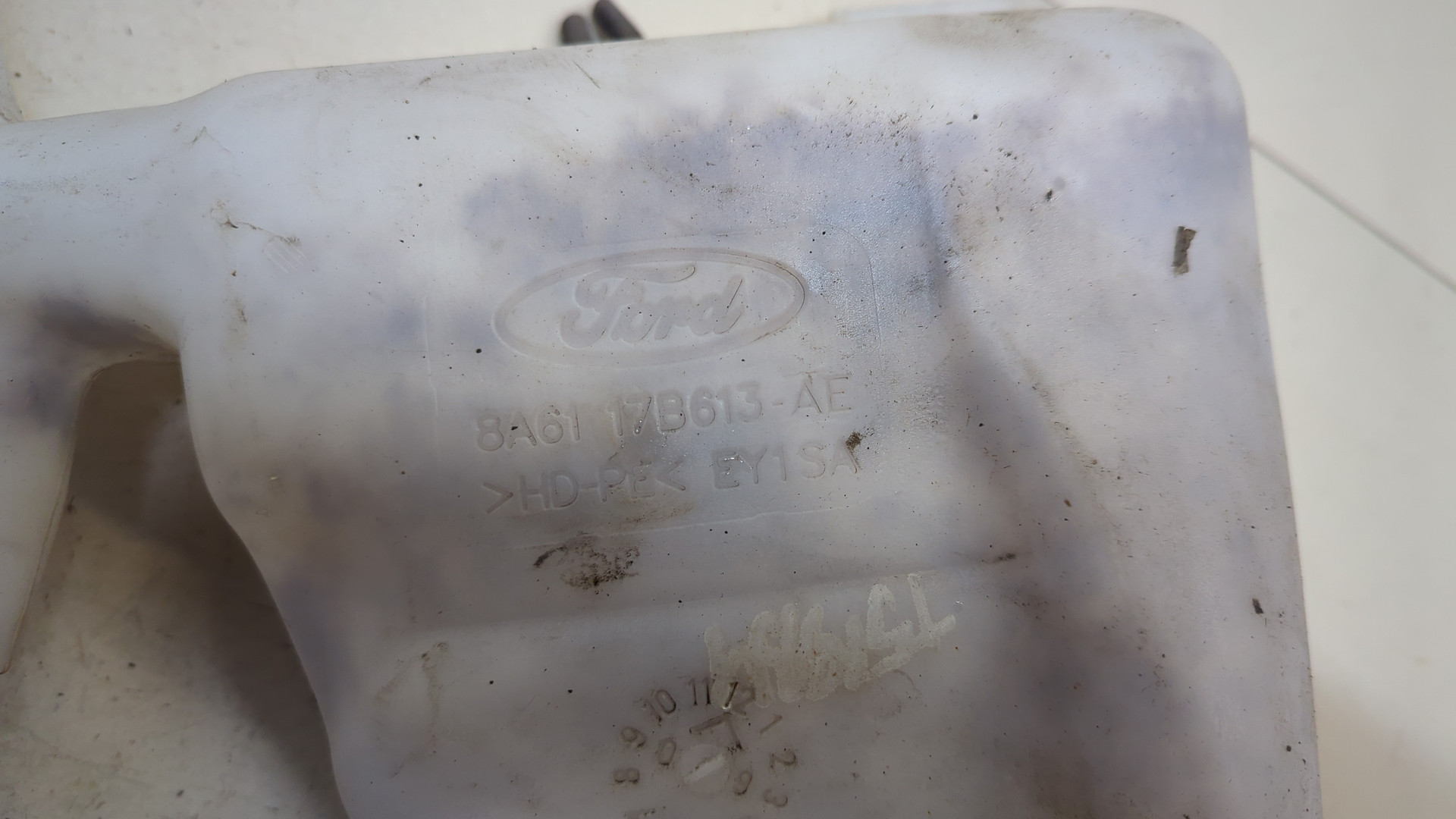 Бачок омывателя лобового стекла