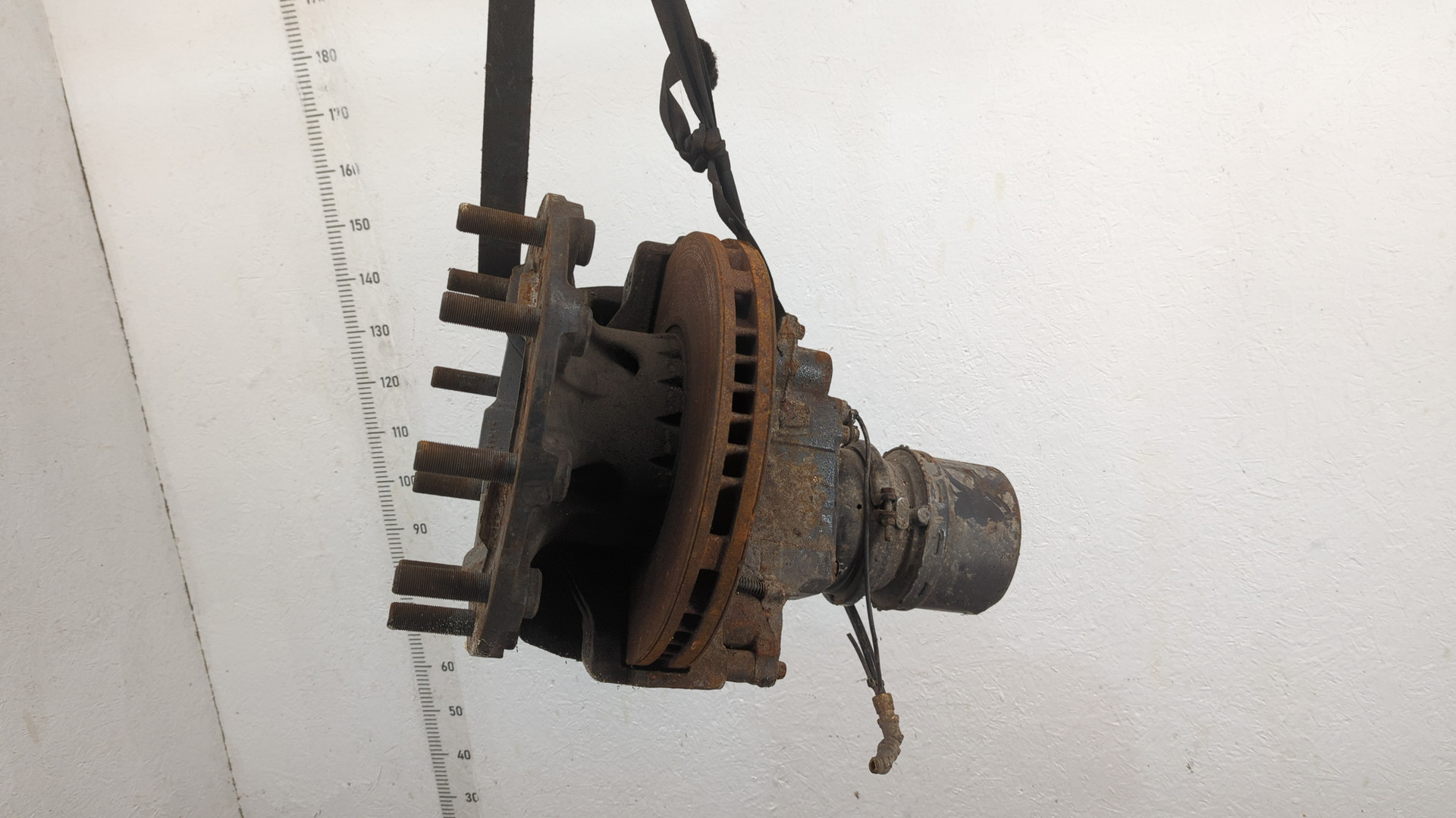 Кулак поворотный задний левый