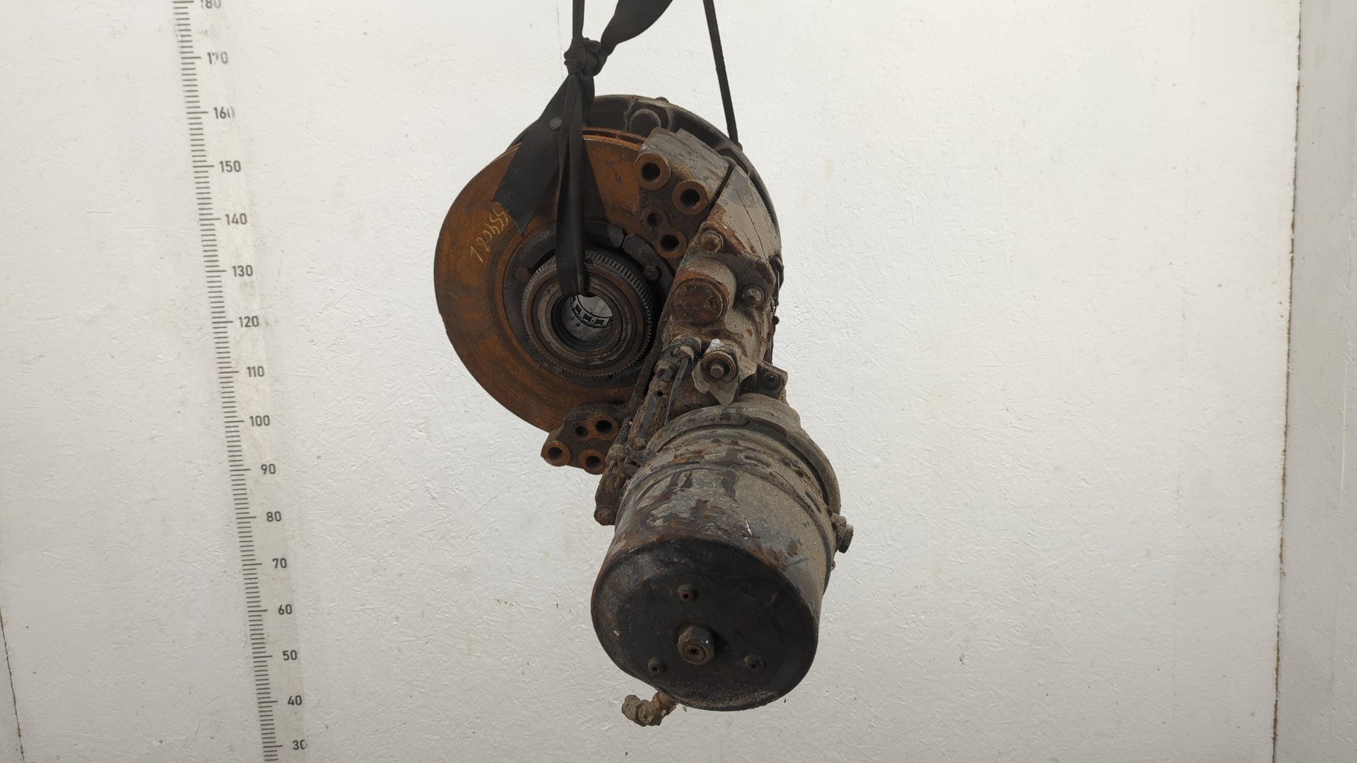 Кулак поворотный задний левый