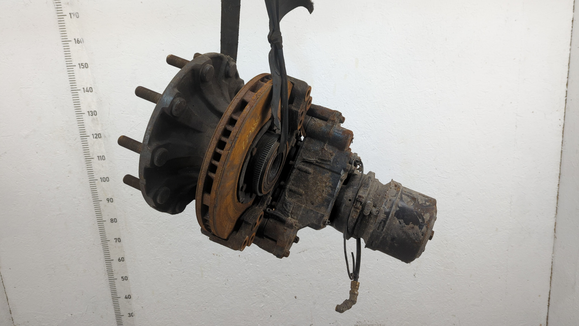 Кулак поворотный задний левый