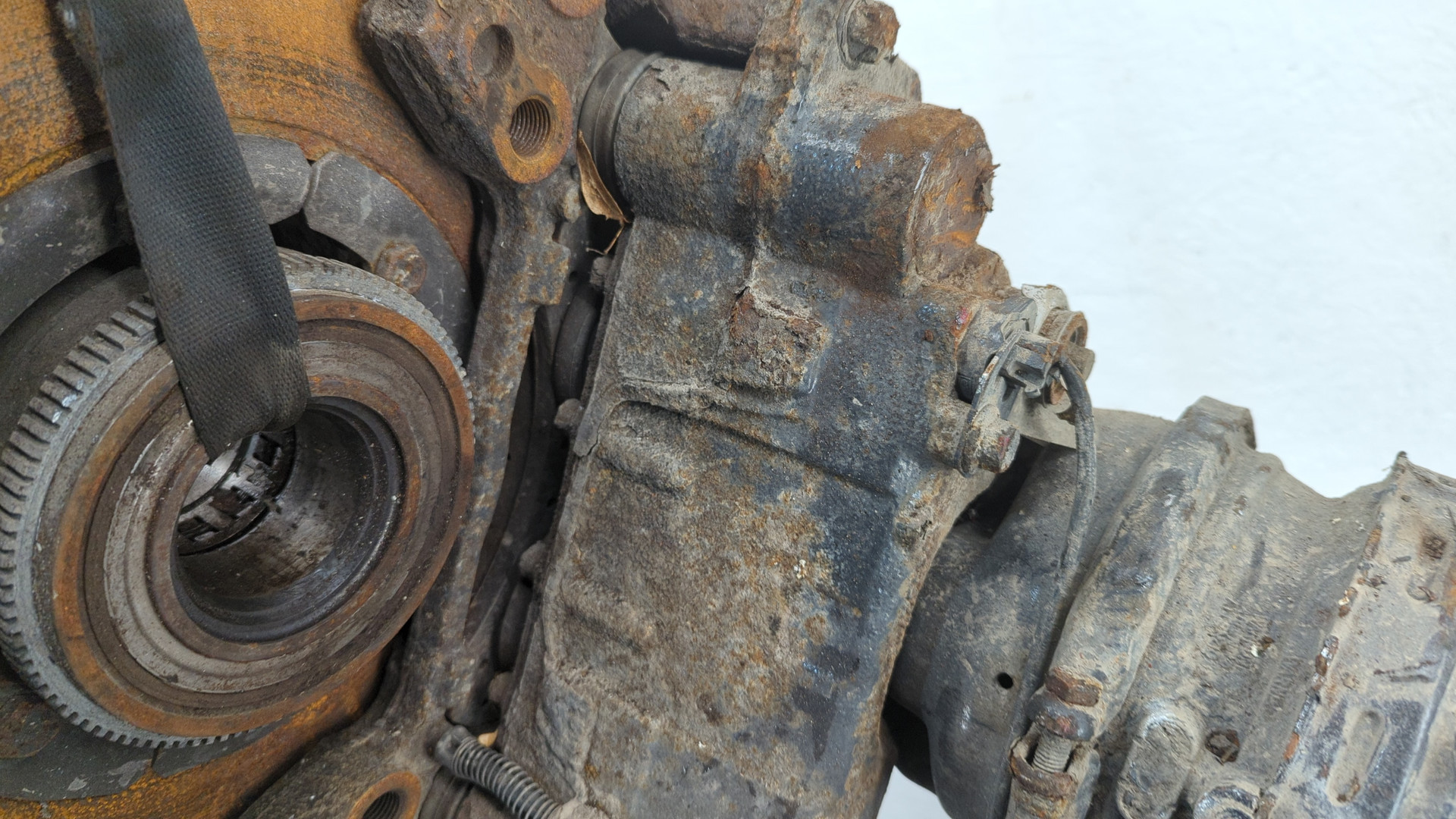 Кулак поворотный задний левый