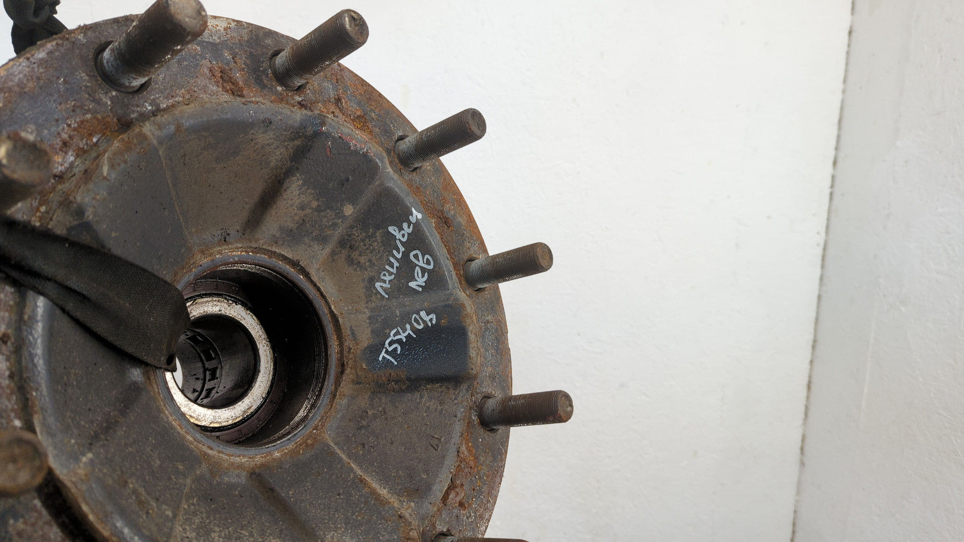 Кулак поворотный задний левый