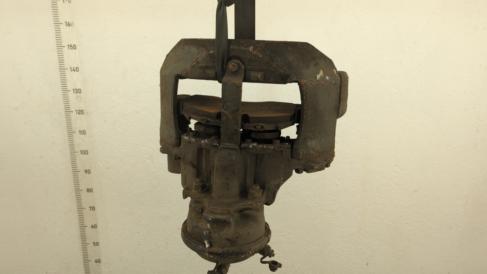 Суппорт передний левый