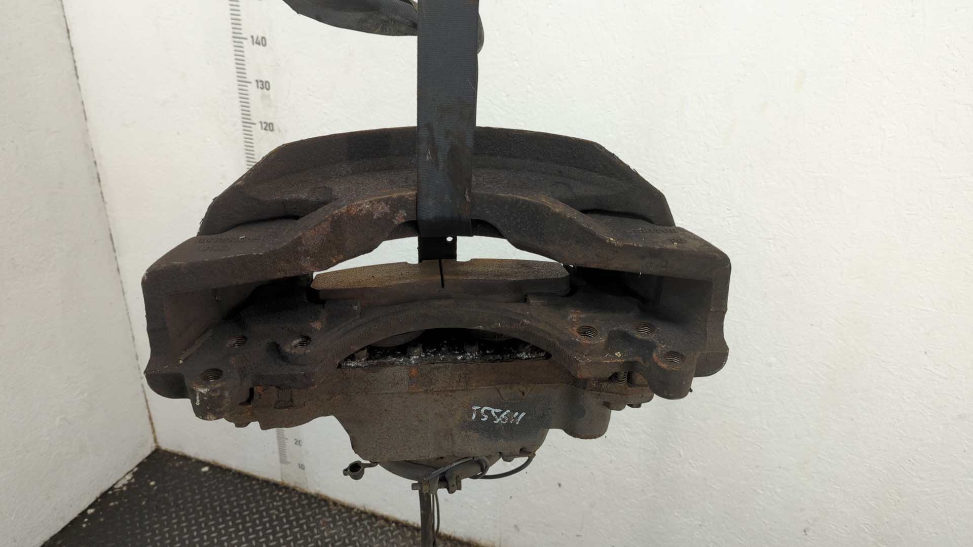 Суппорт передний левый