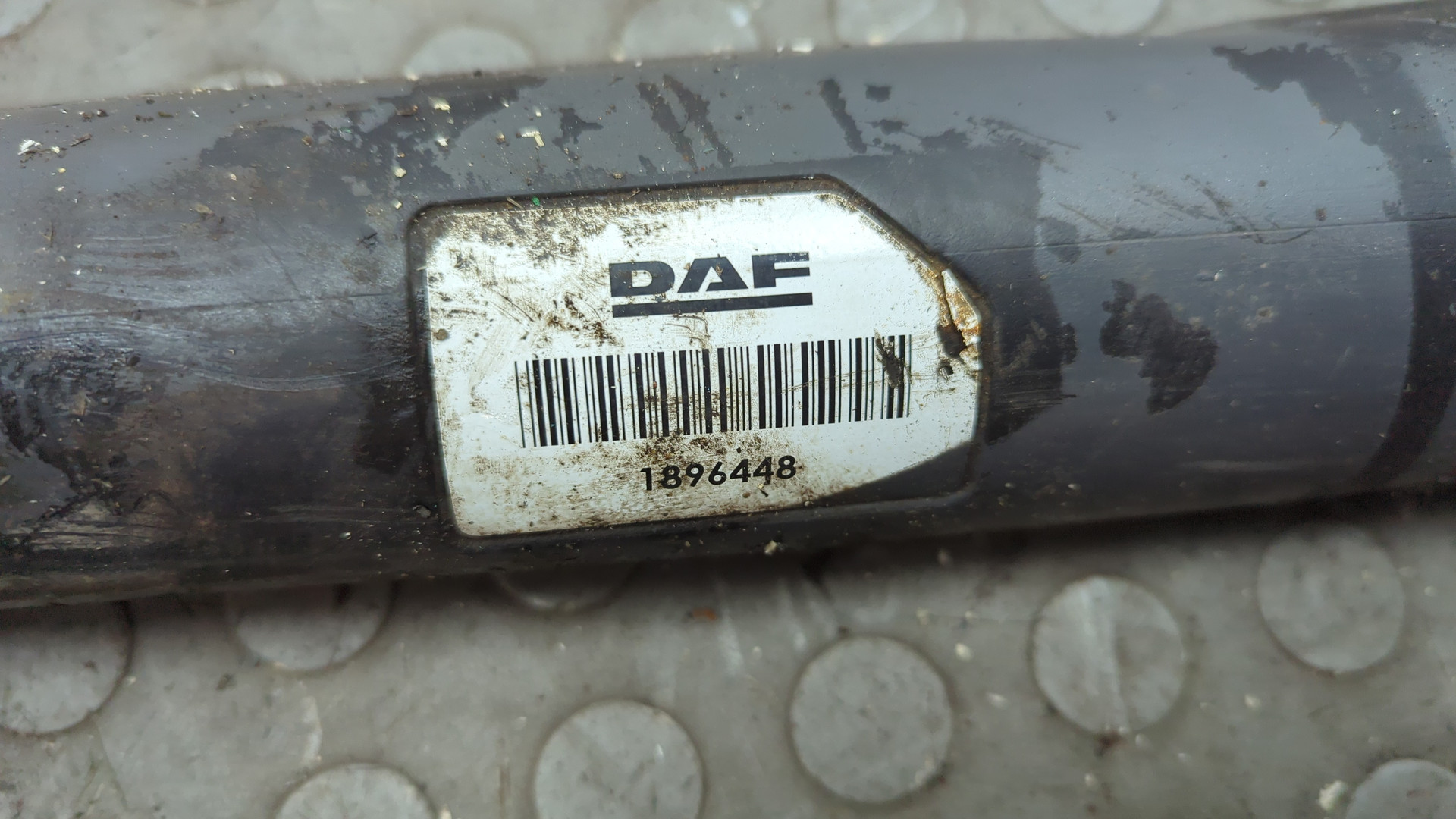 Рабочий цилиндр подъема кабины