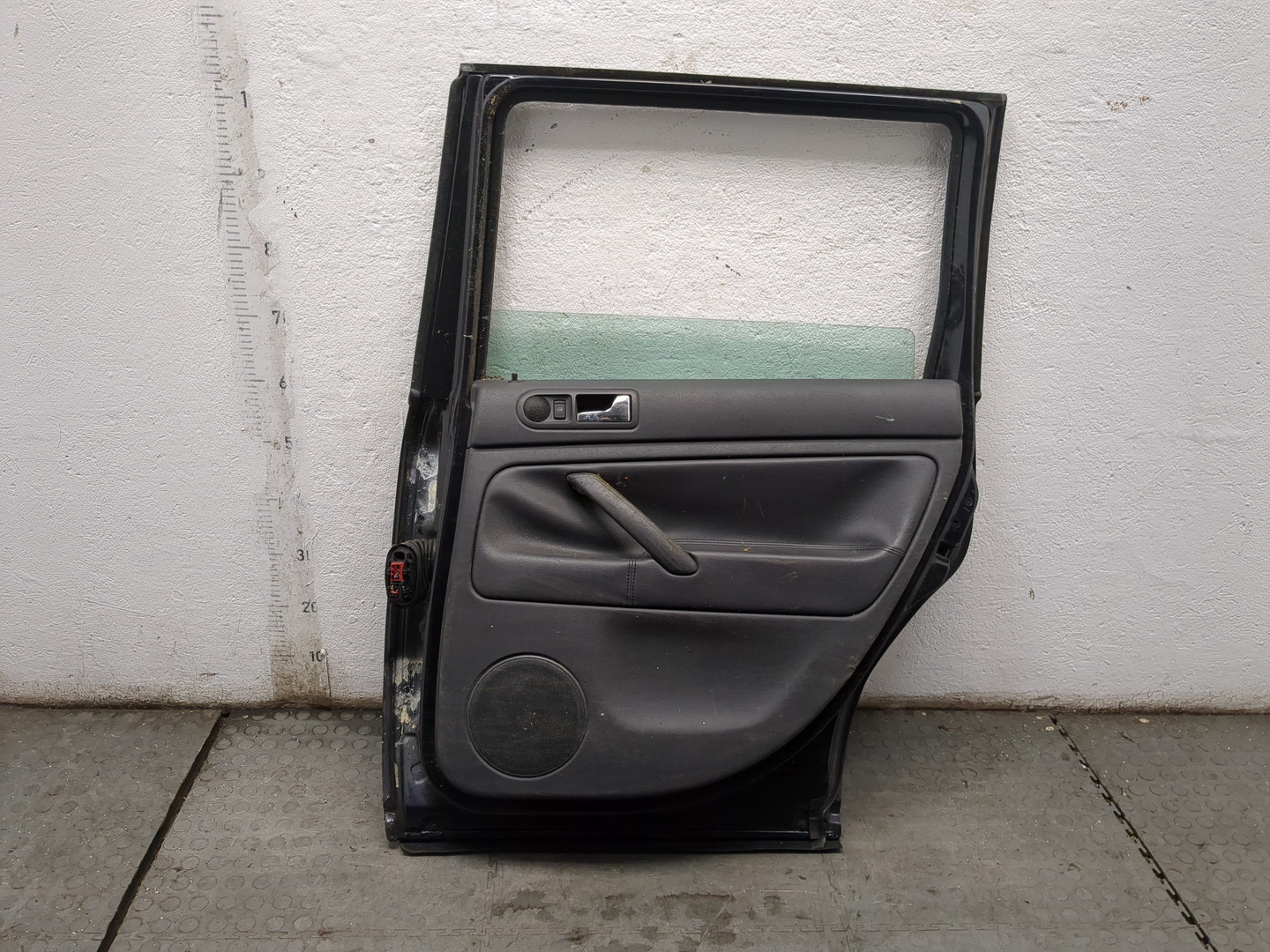 Дверь задняя правая