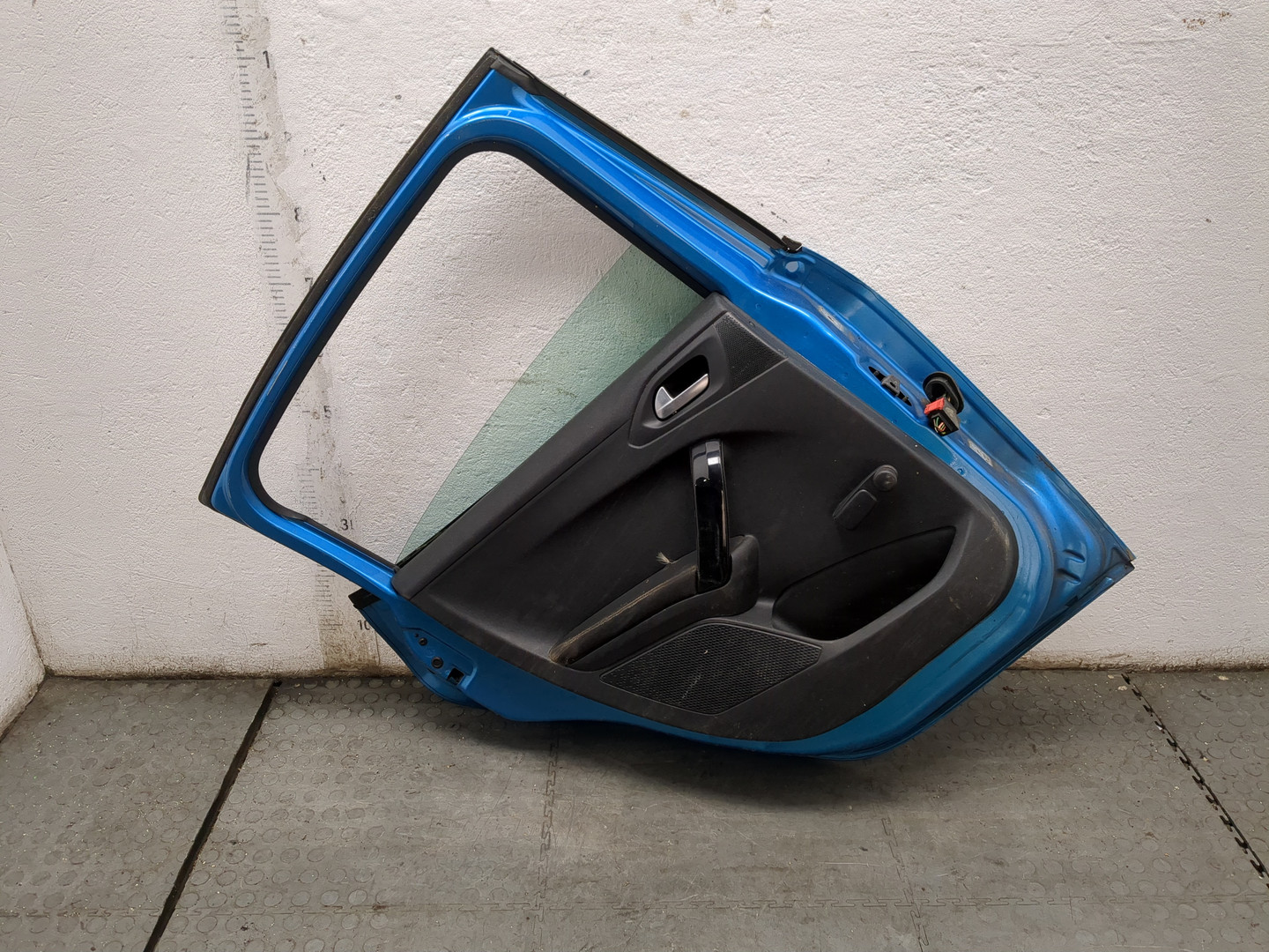 Дверь задняя левая