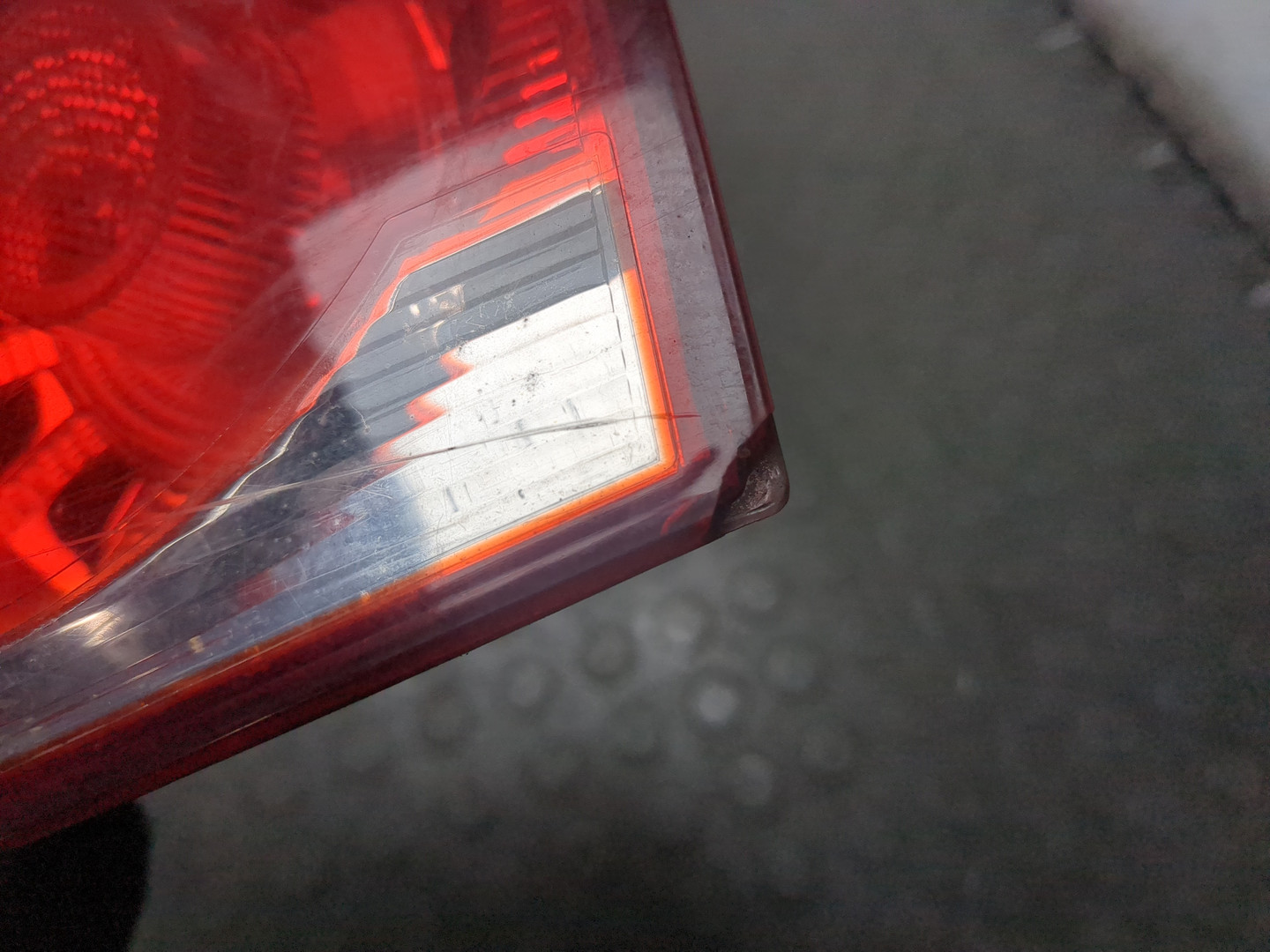 Фонарь задний внутренний правый