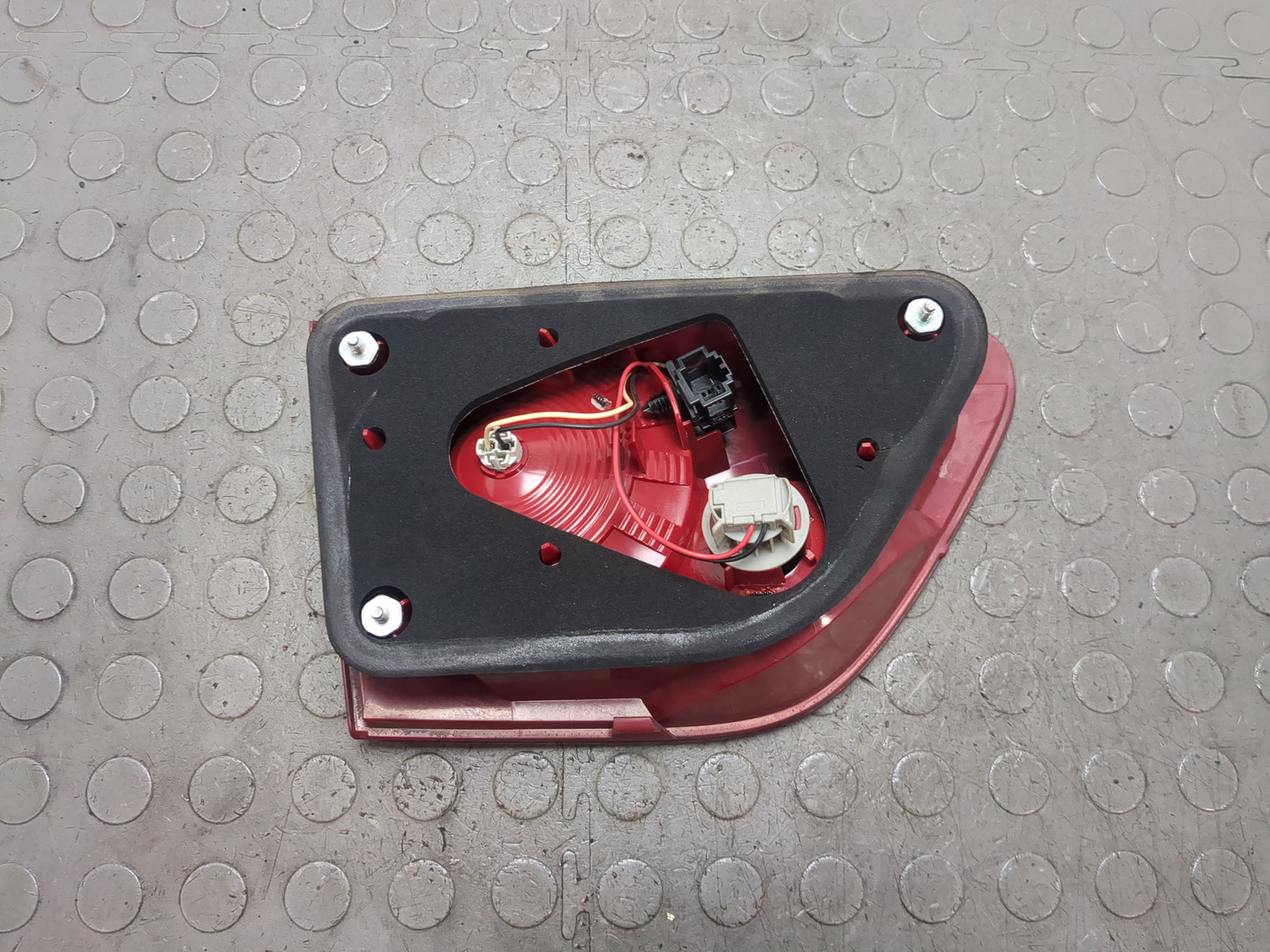 Фонарь задний внутренний правый