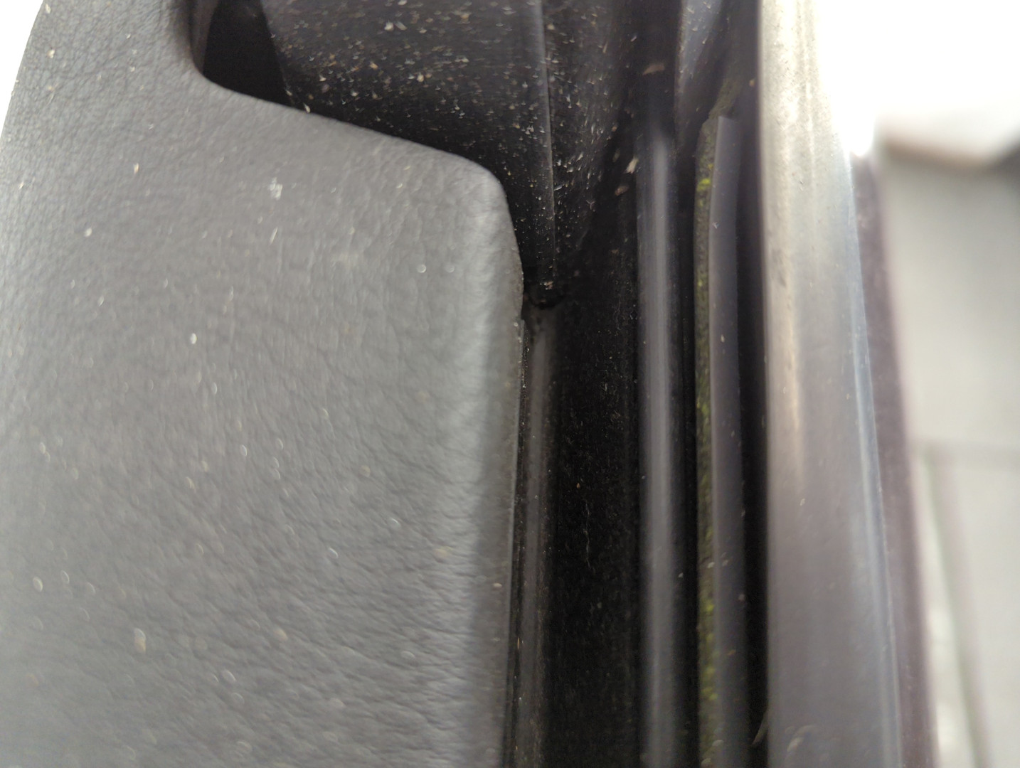 Дверь передняя левая