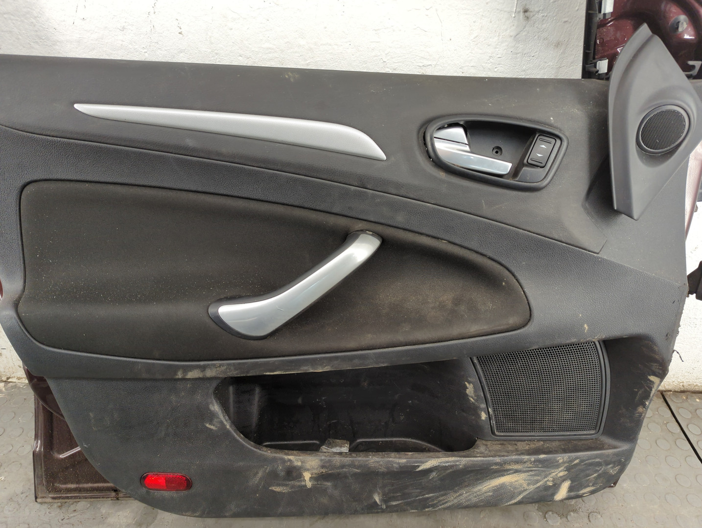 Дверь передняя левая