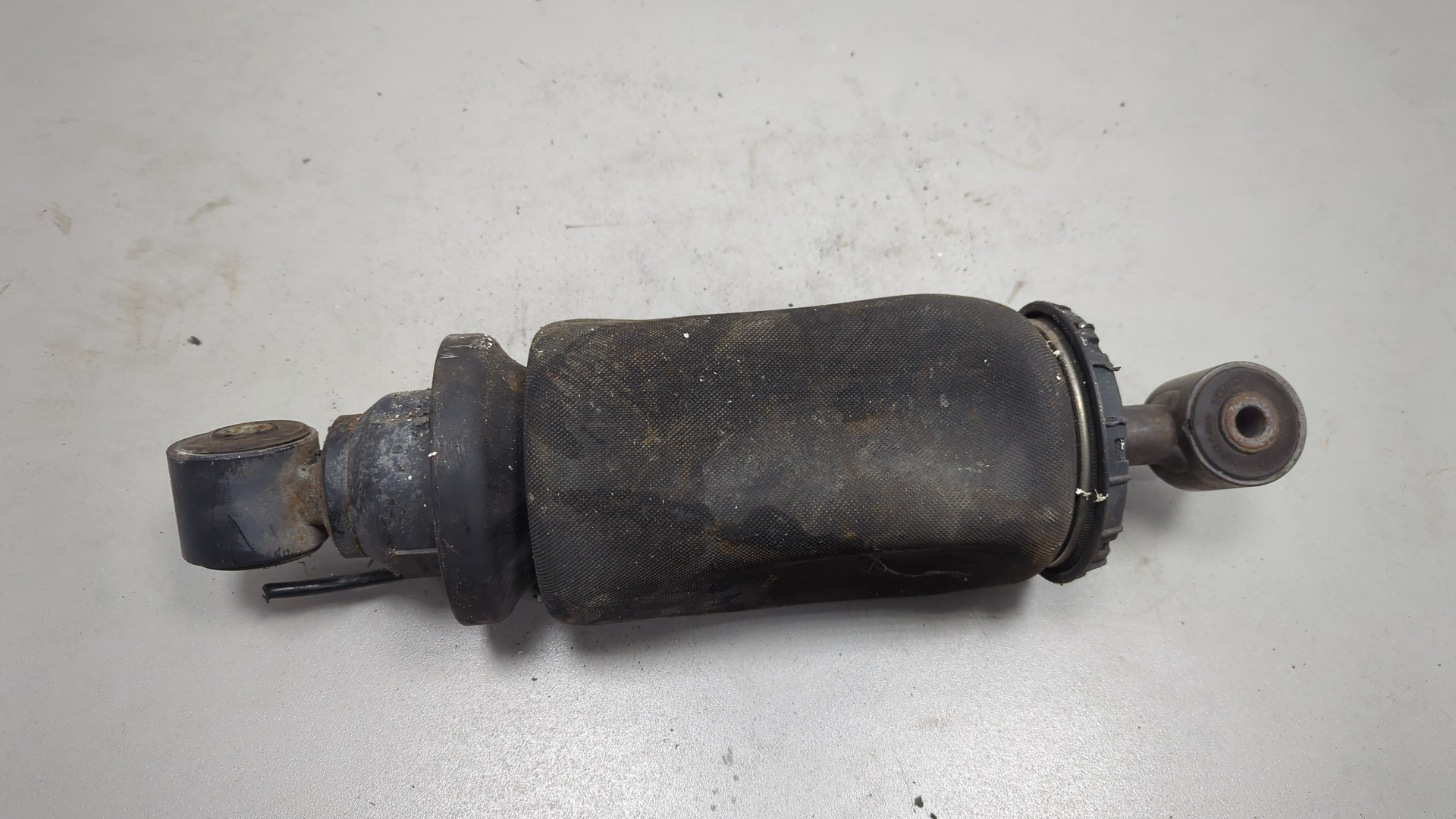 Амортизатор кабины