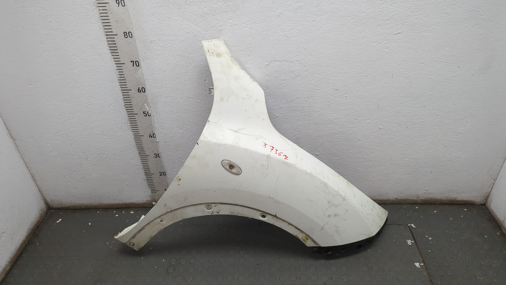 Крыло переднее правое