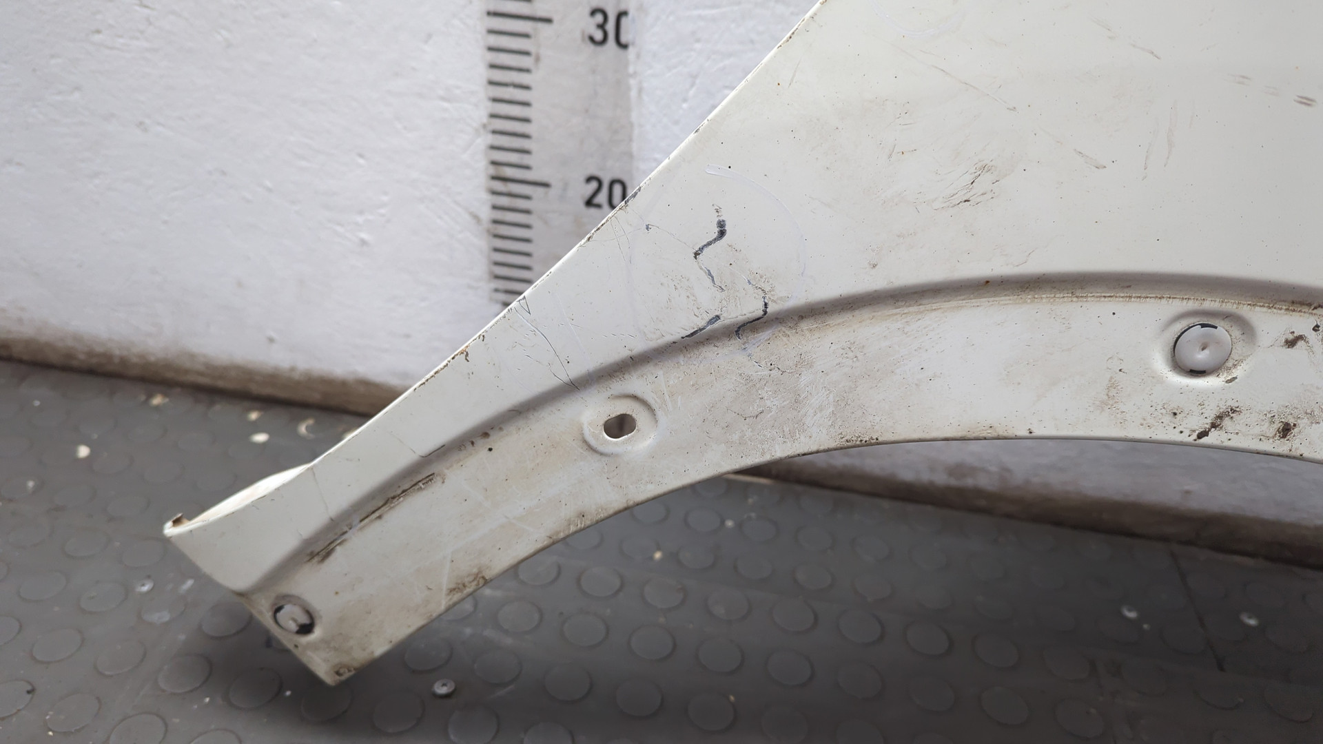 Крыло переднее правое