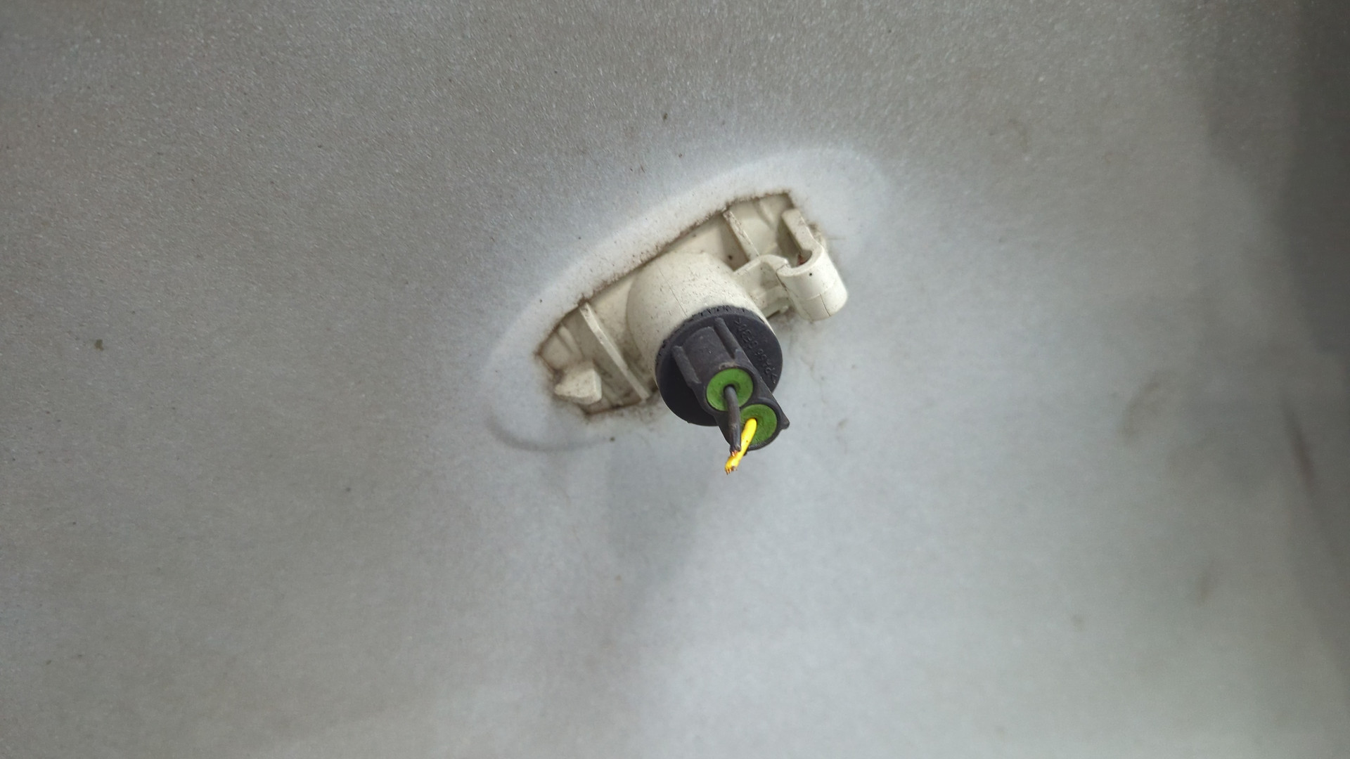 Крыло переднее правое