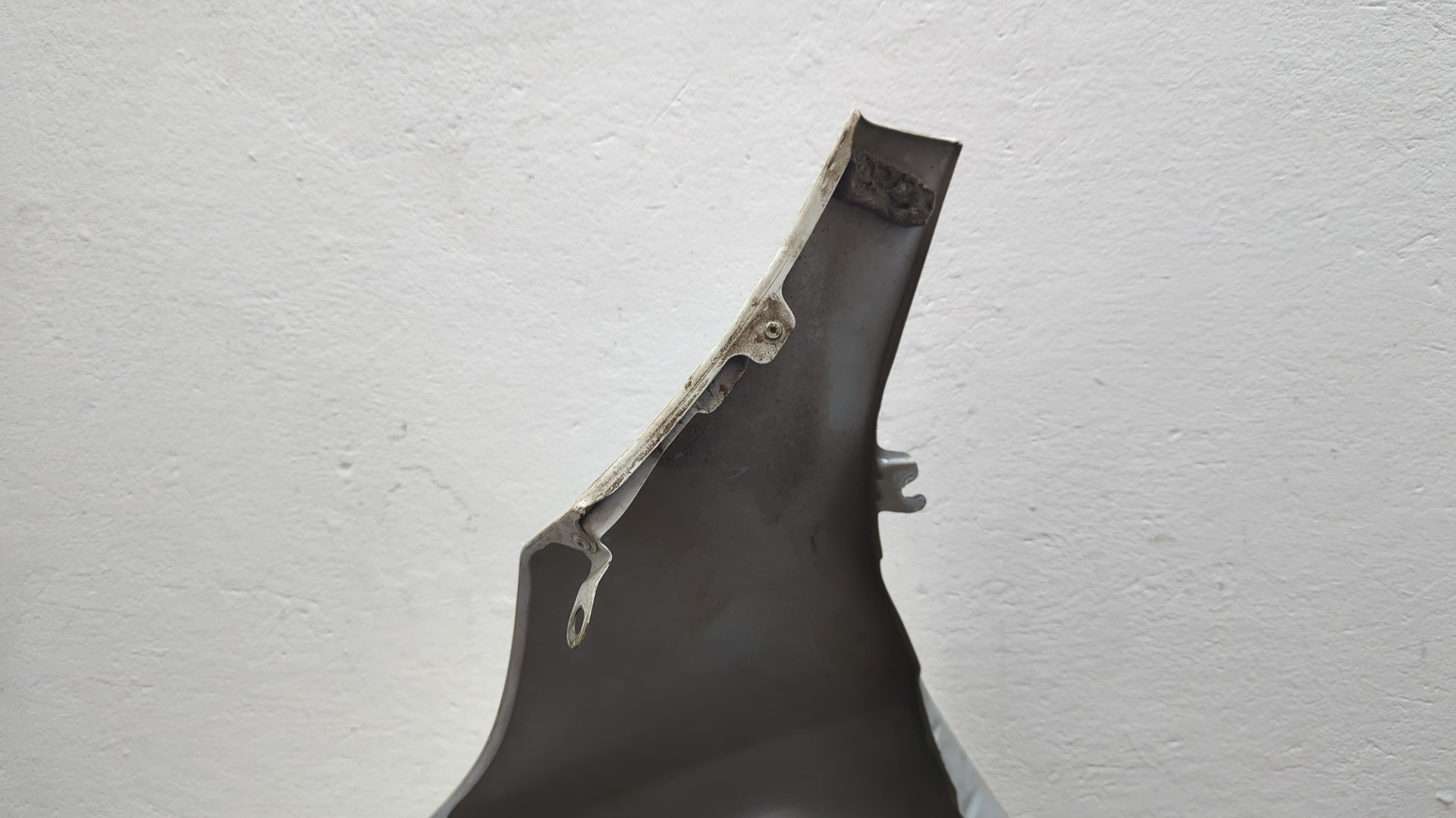 Крыло переднее правое