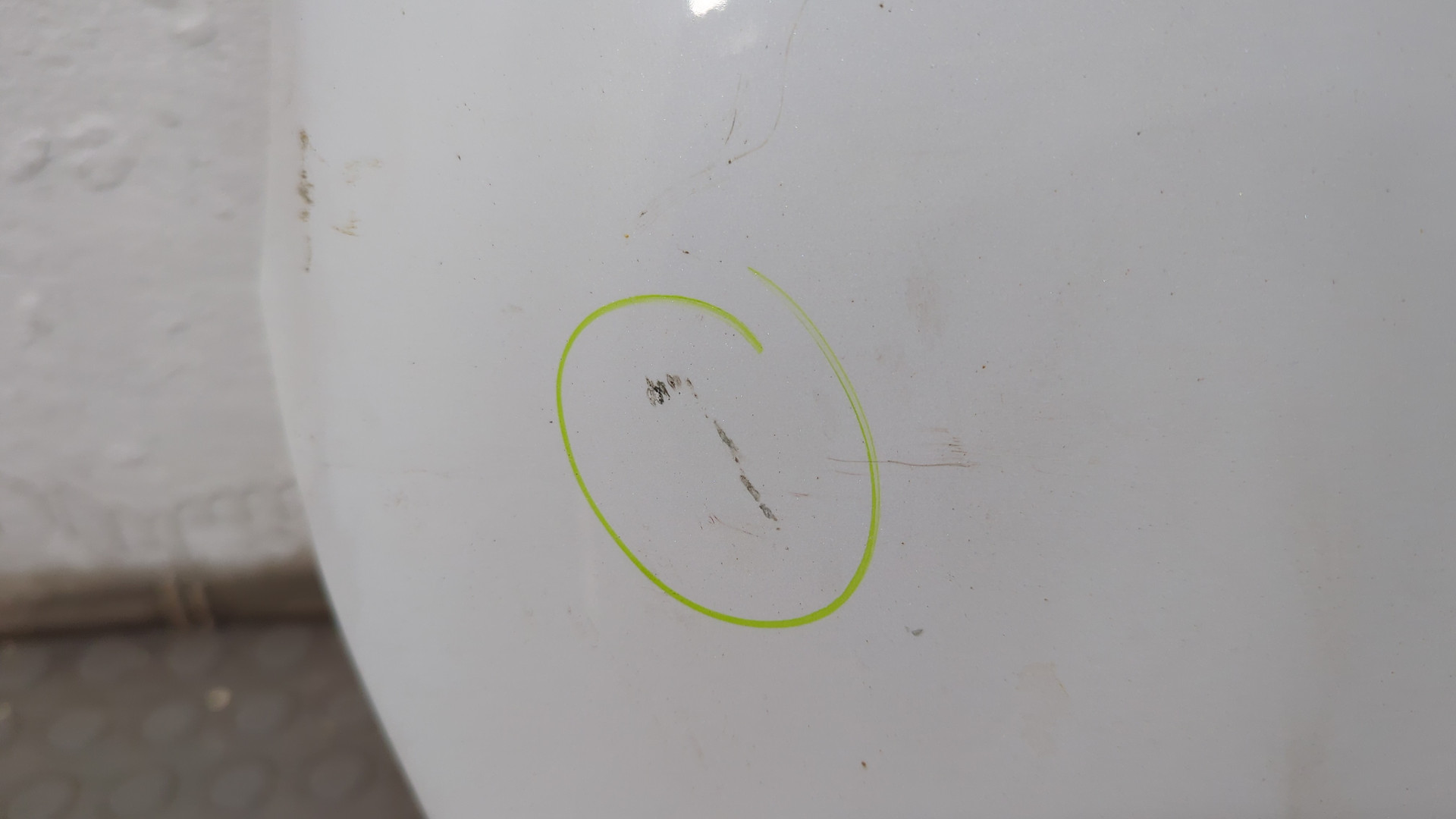 Крыло переднее правое