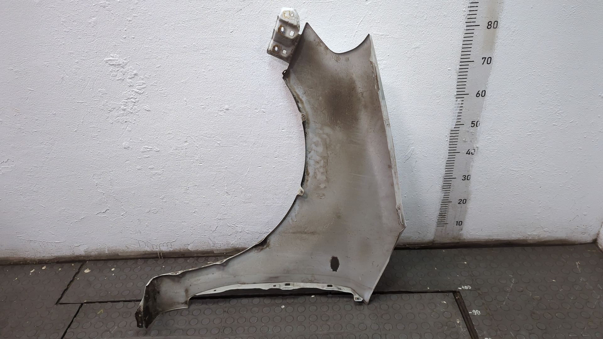 Крыло переднее правое