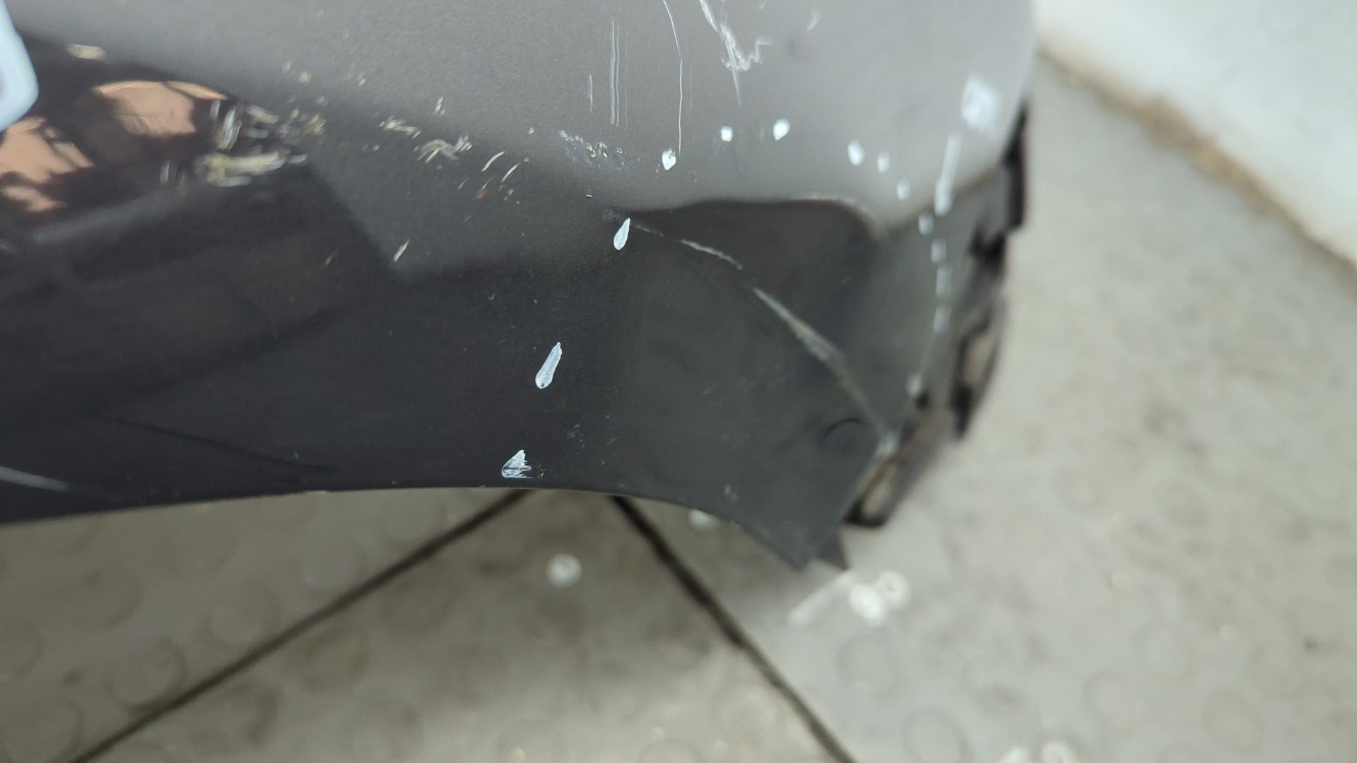 Крыло переднее правое