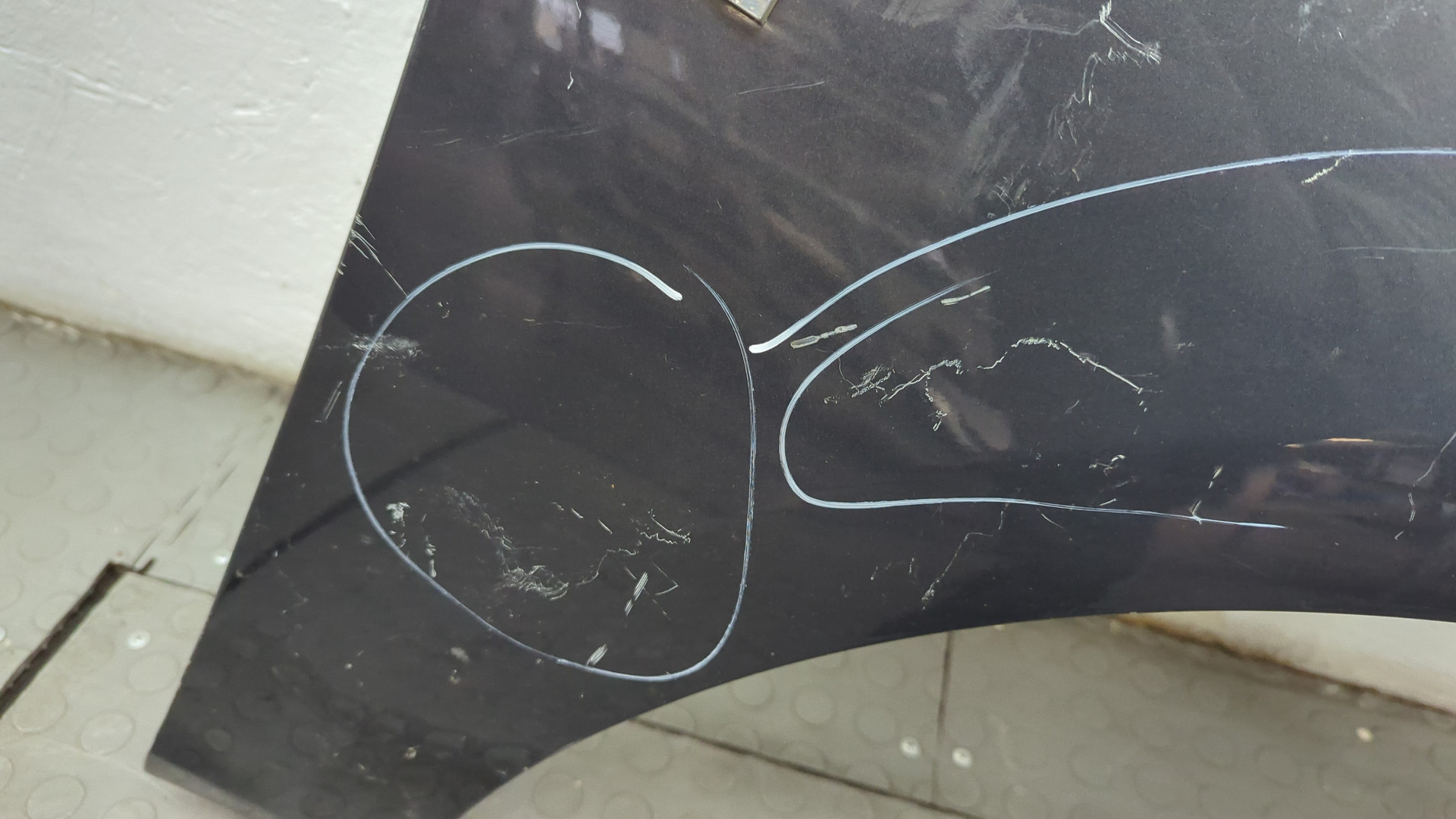 Крыло переднее правое