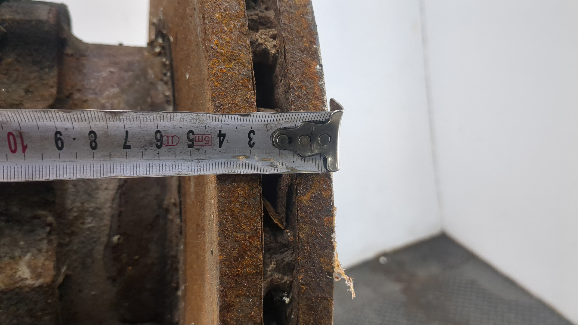 Кулак поворотный задний правый