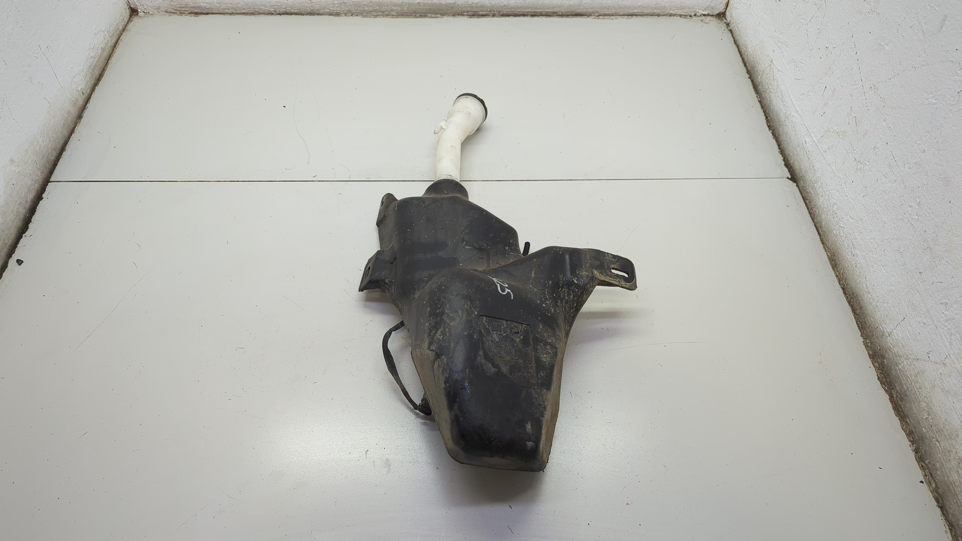 Бачок омывателя лобового стекла