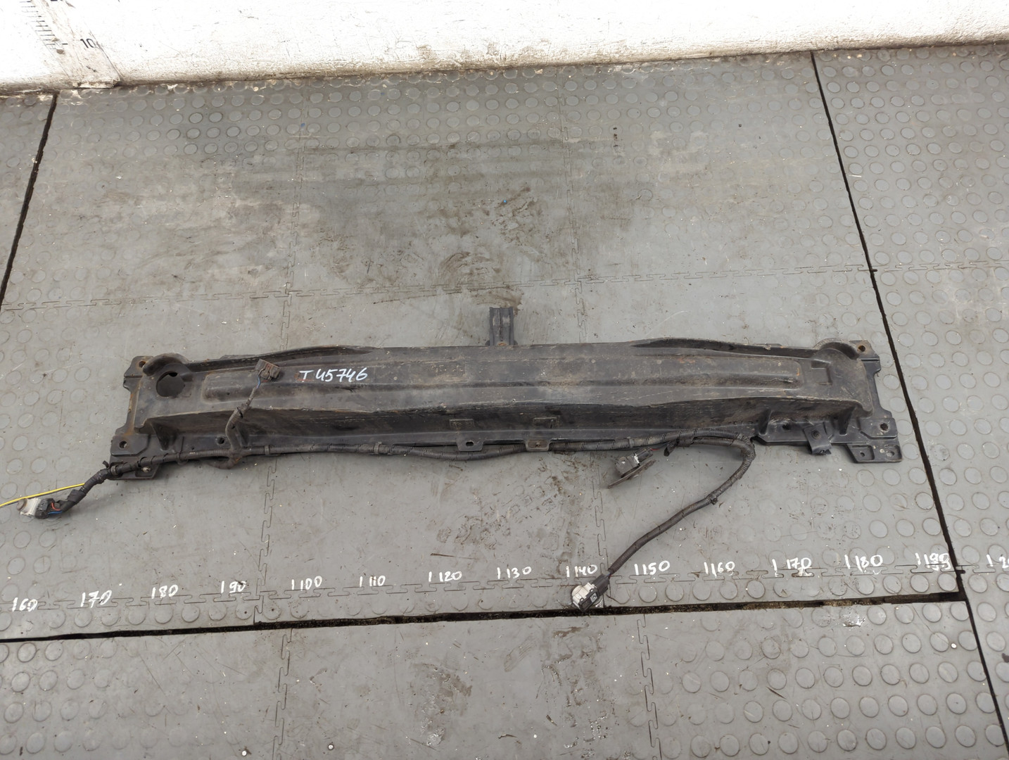 Усилитель заднего бампера