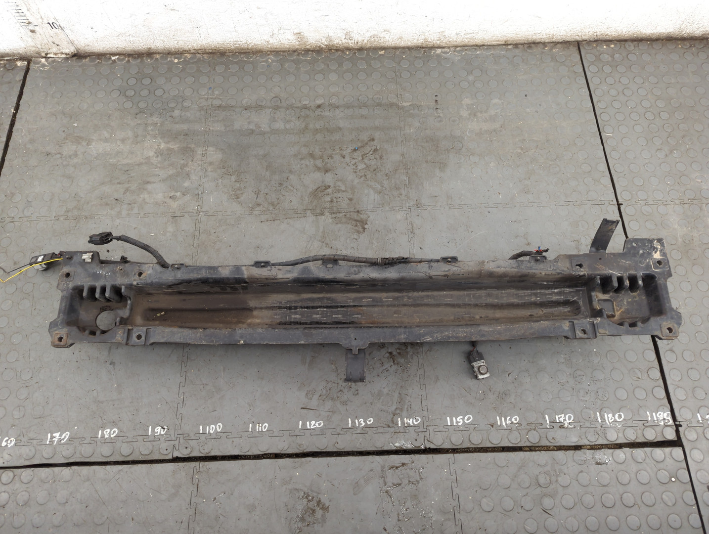 Усилитель заднего бампера