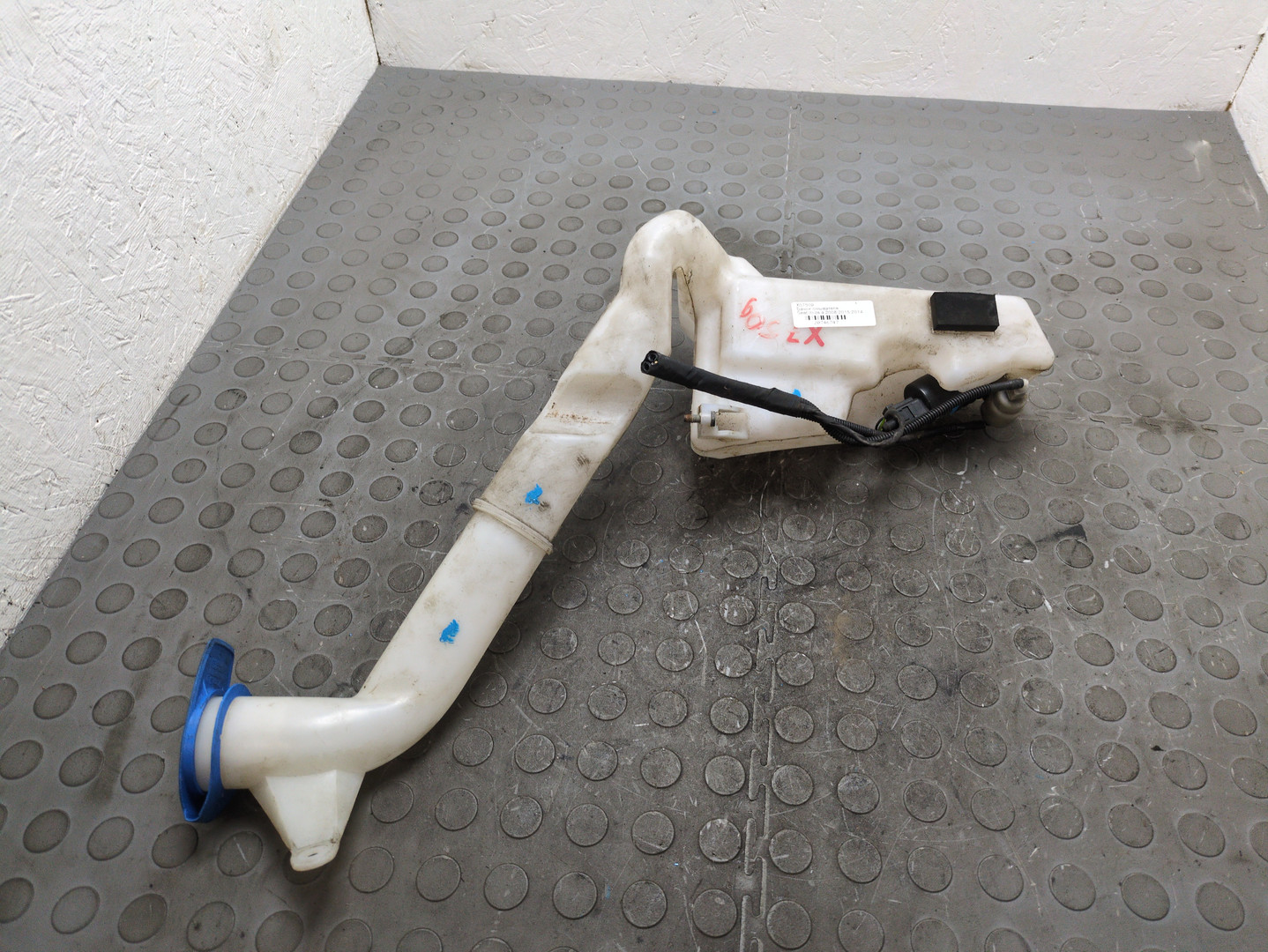 Бачок омывателя лобового стекла