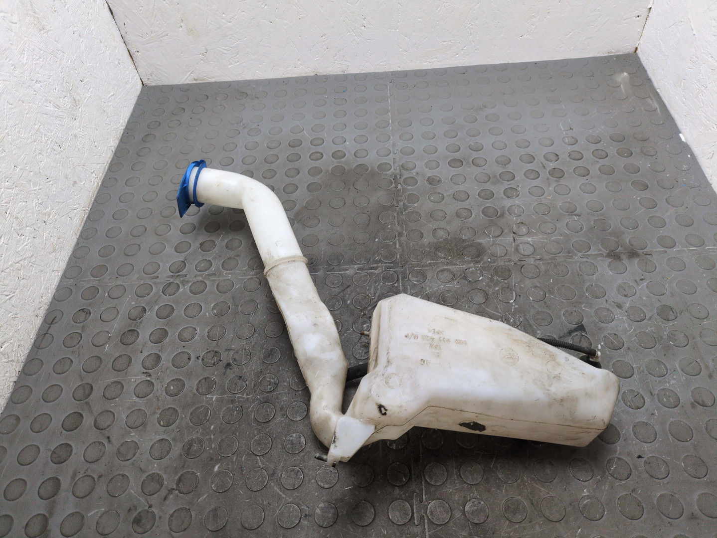 Бачок омывателя лобового стекла