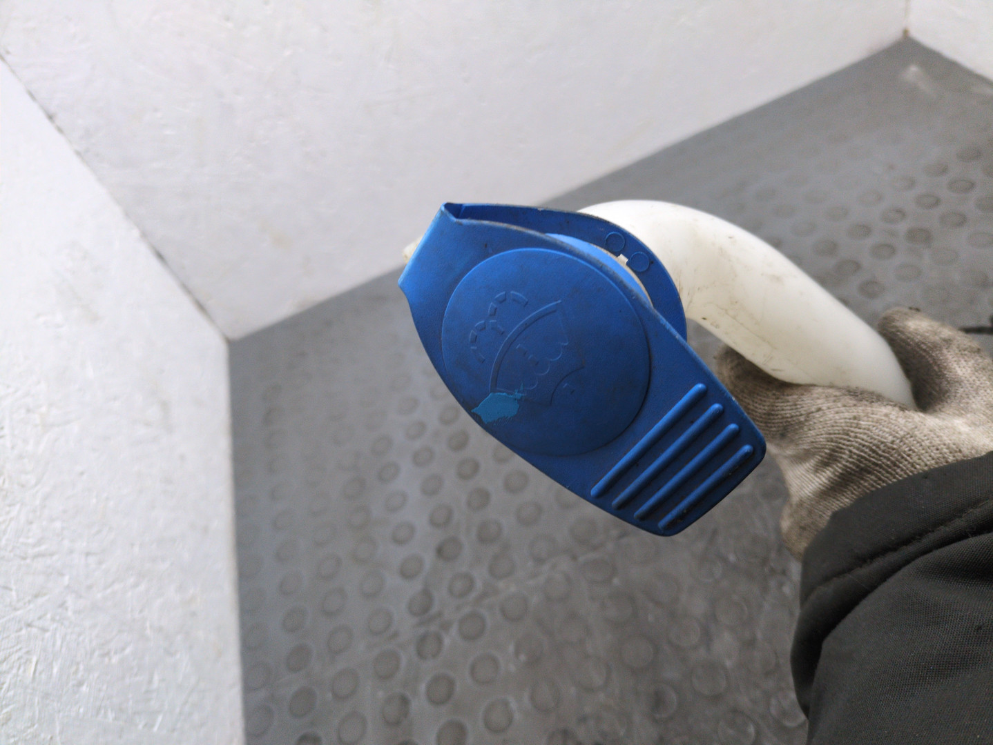 Бачок омывателя лобового стекла