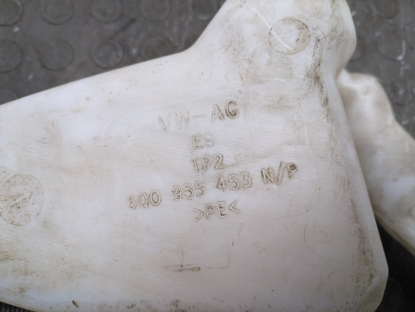 Бачок омывателя лобового стекла